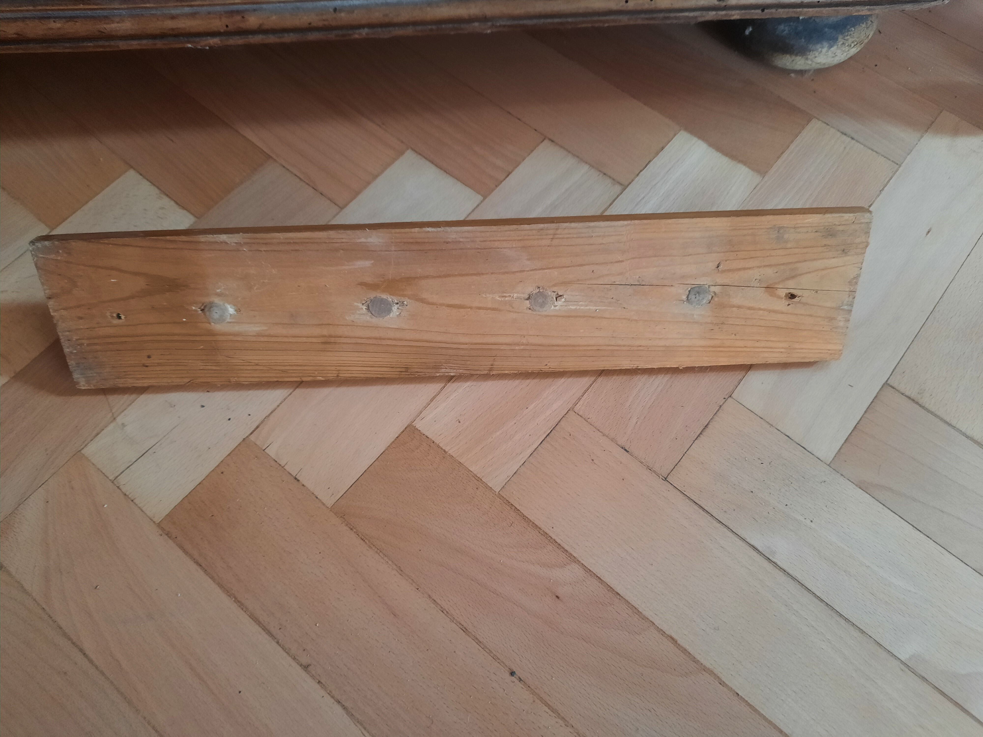 Wooden patère