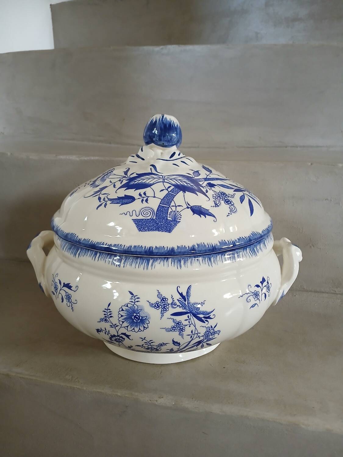 Antique "Lancaster" soup tureen from Sarreguemines