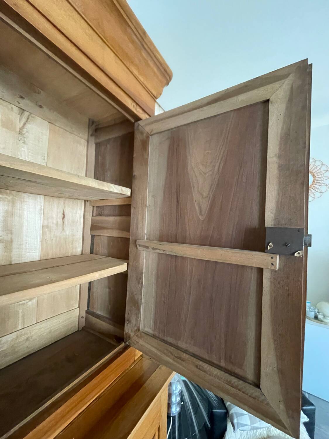 Buffet with 2 bodies in walnut, Louis Philippe style.