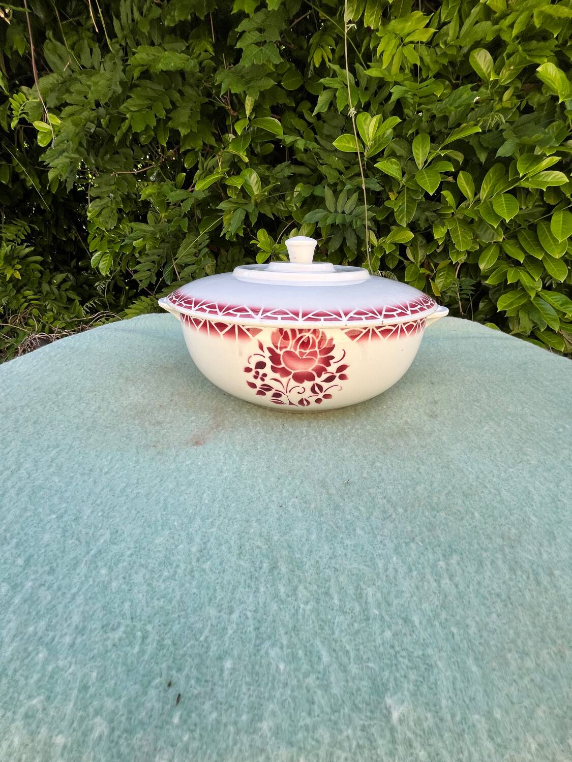 Soup tureen