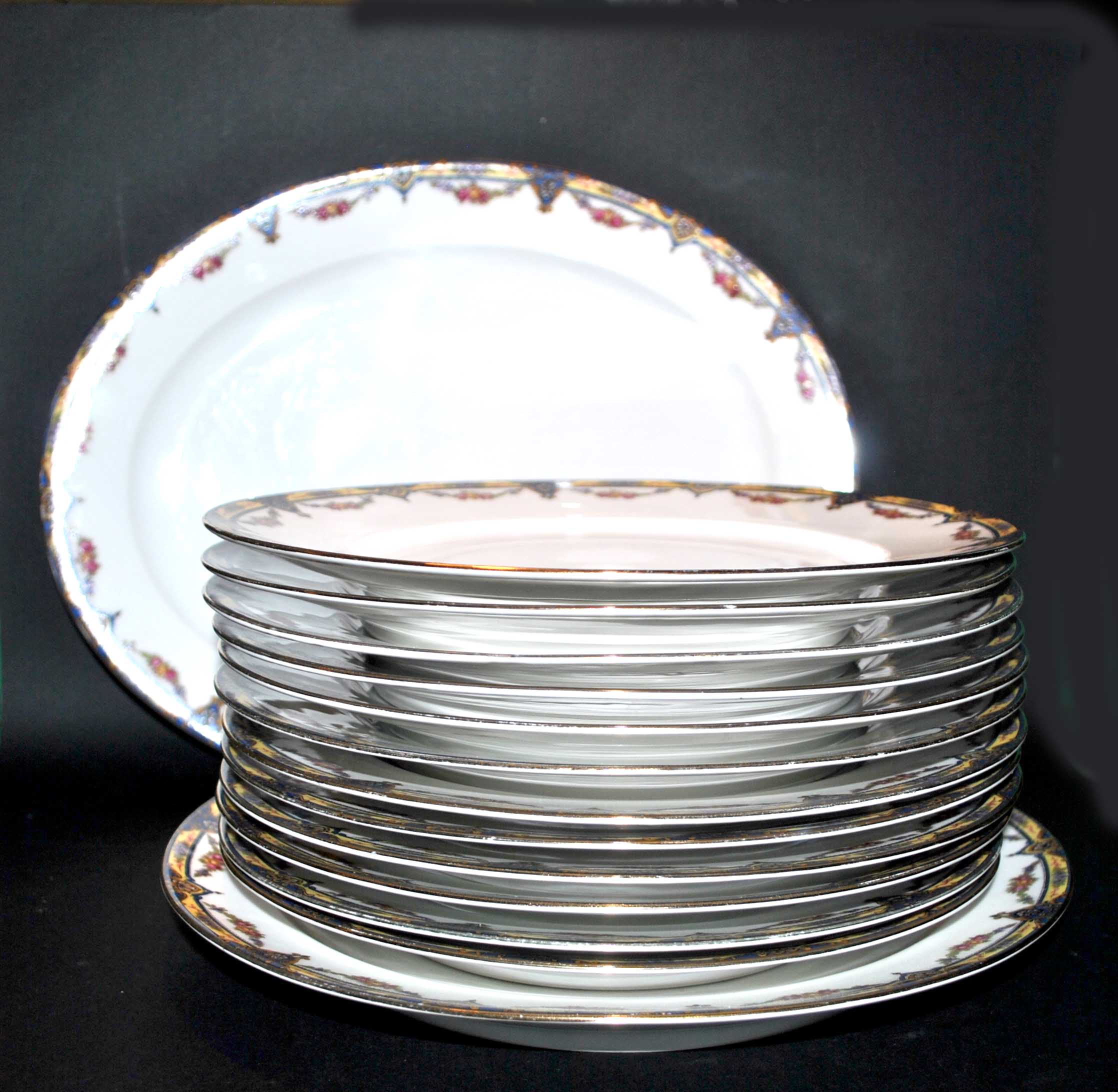 Oval dish in Limoges porcelain W.GUERIN &Cie decorated with floral garlands