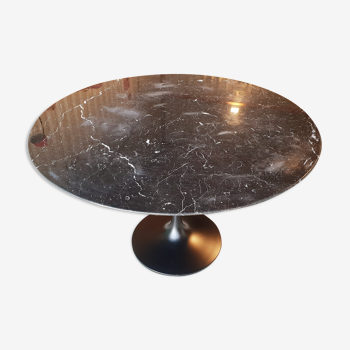 Black marble table