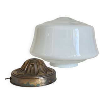 Globe ancien en verre opalin blanc