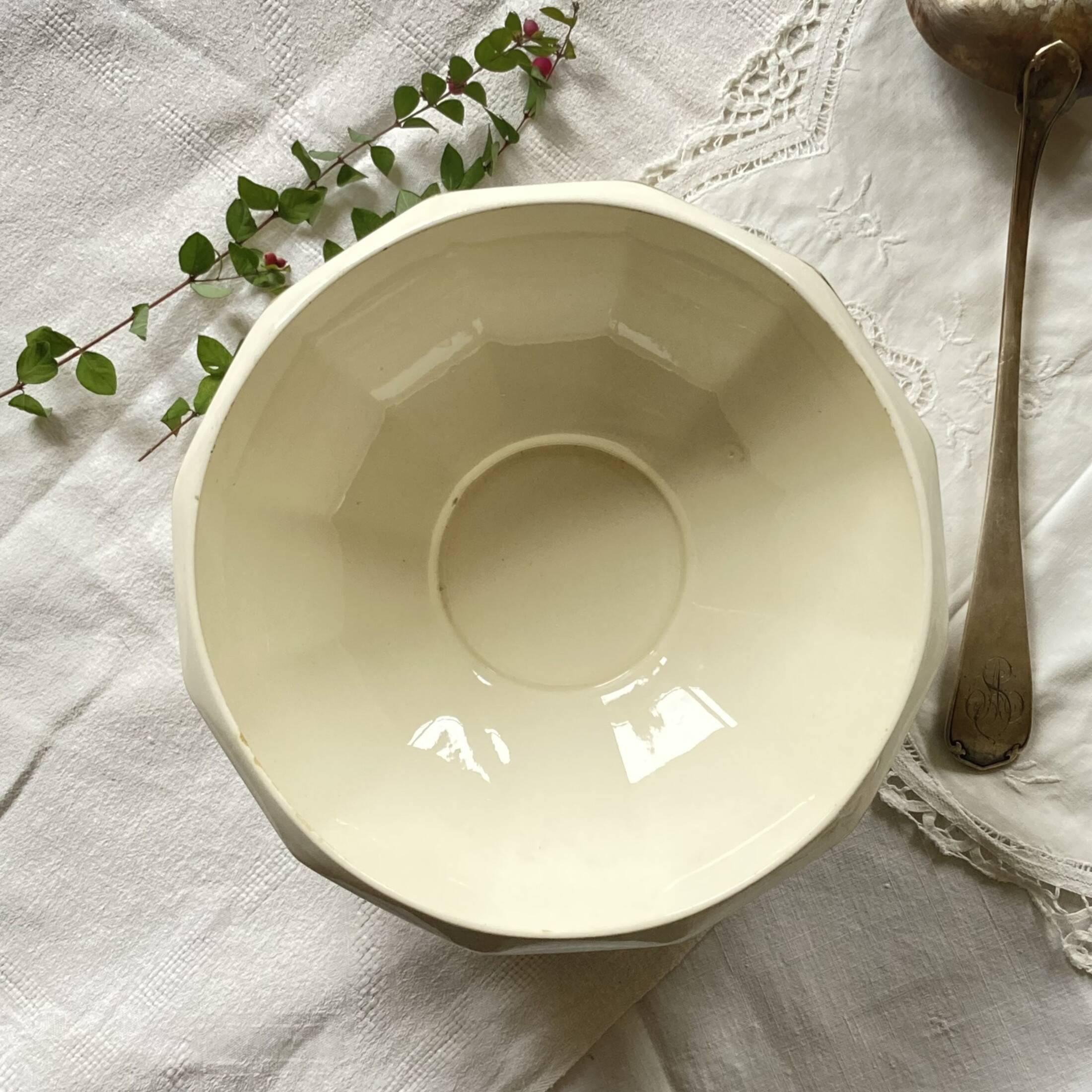 Old salad bowl in earthenware, French manufacture of Badonviller