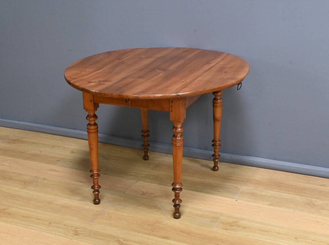 Table for 4 to 10 people with cherry wood extensions, Louis Philippe style – Late 11th century