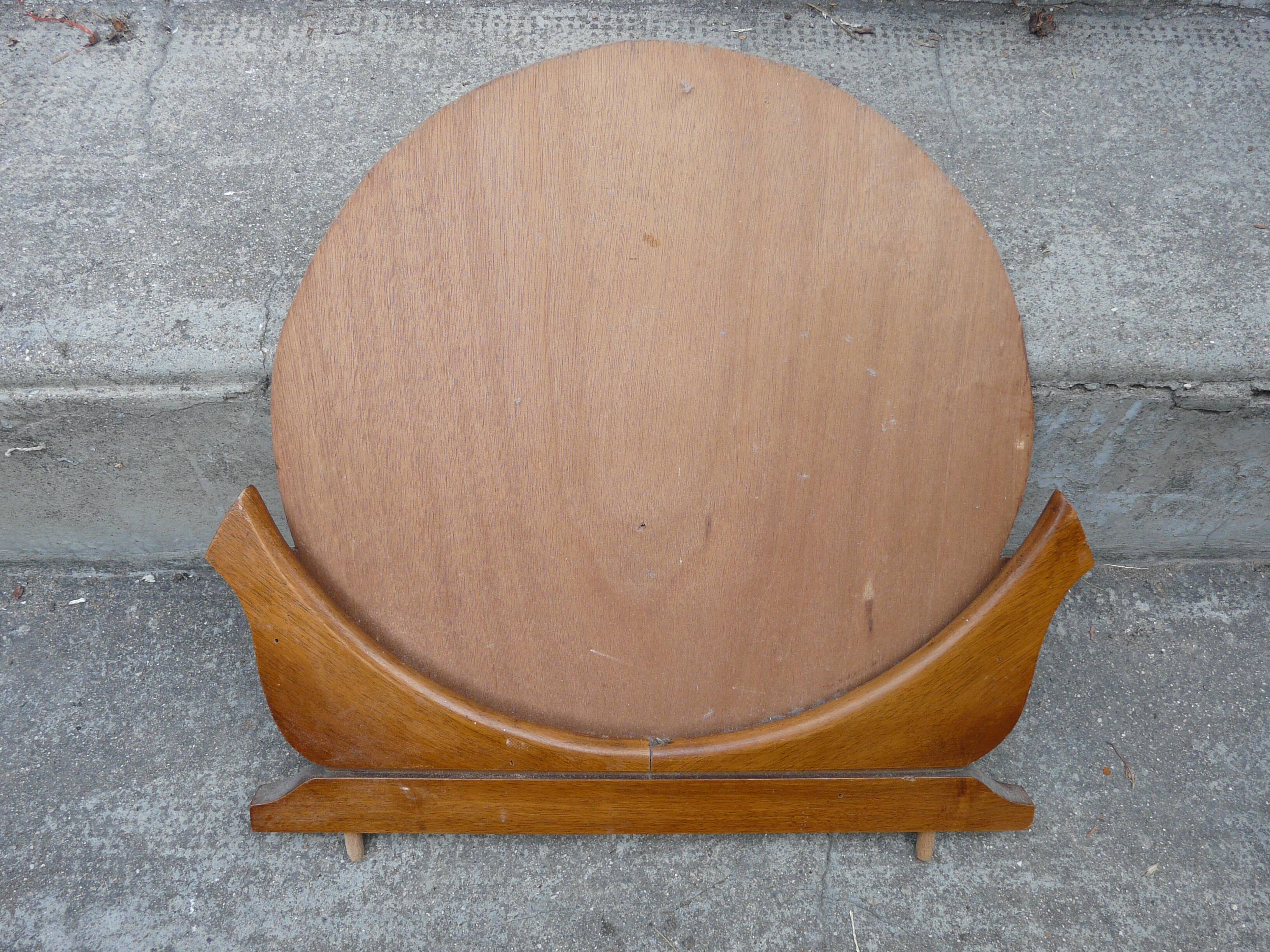 Round mirror on 60's furniture