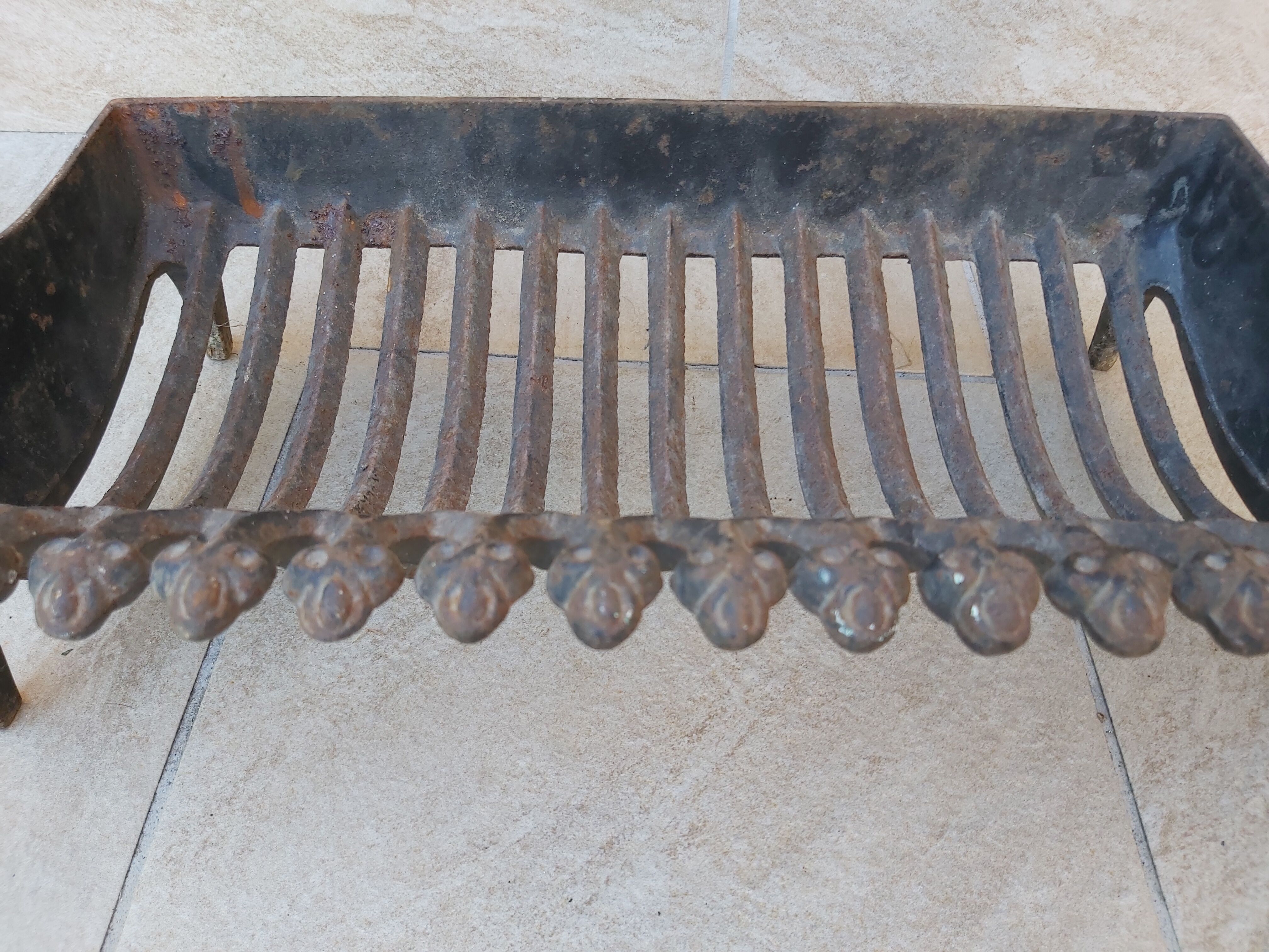 Cast iron log holder La Picarde