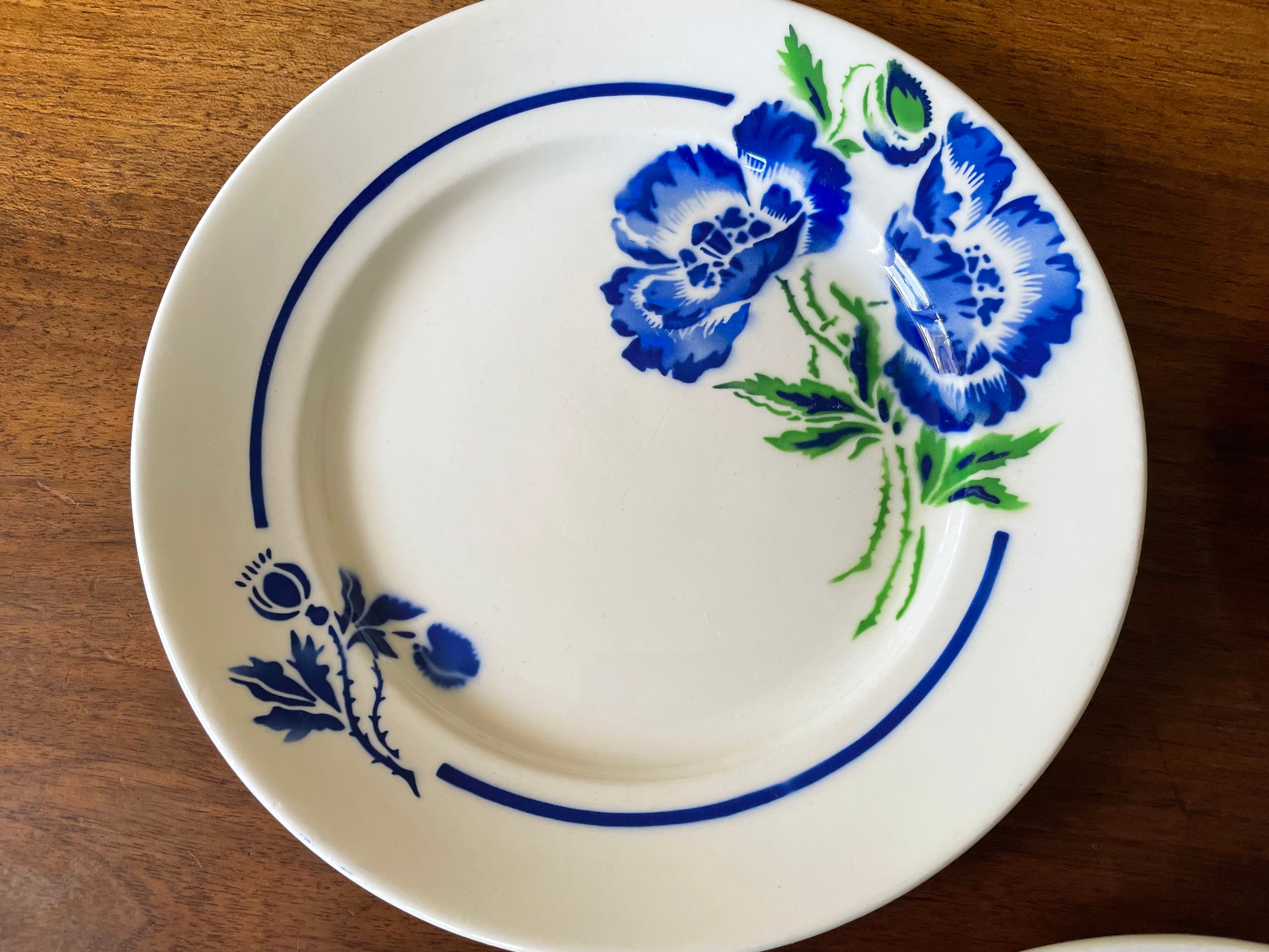 Set of 4 flat plates mismatched