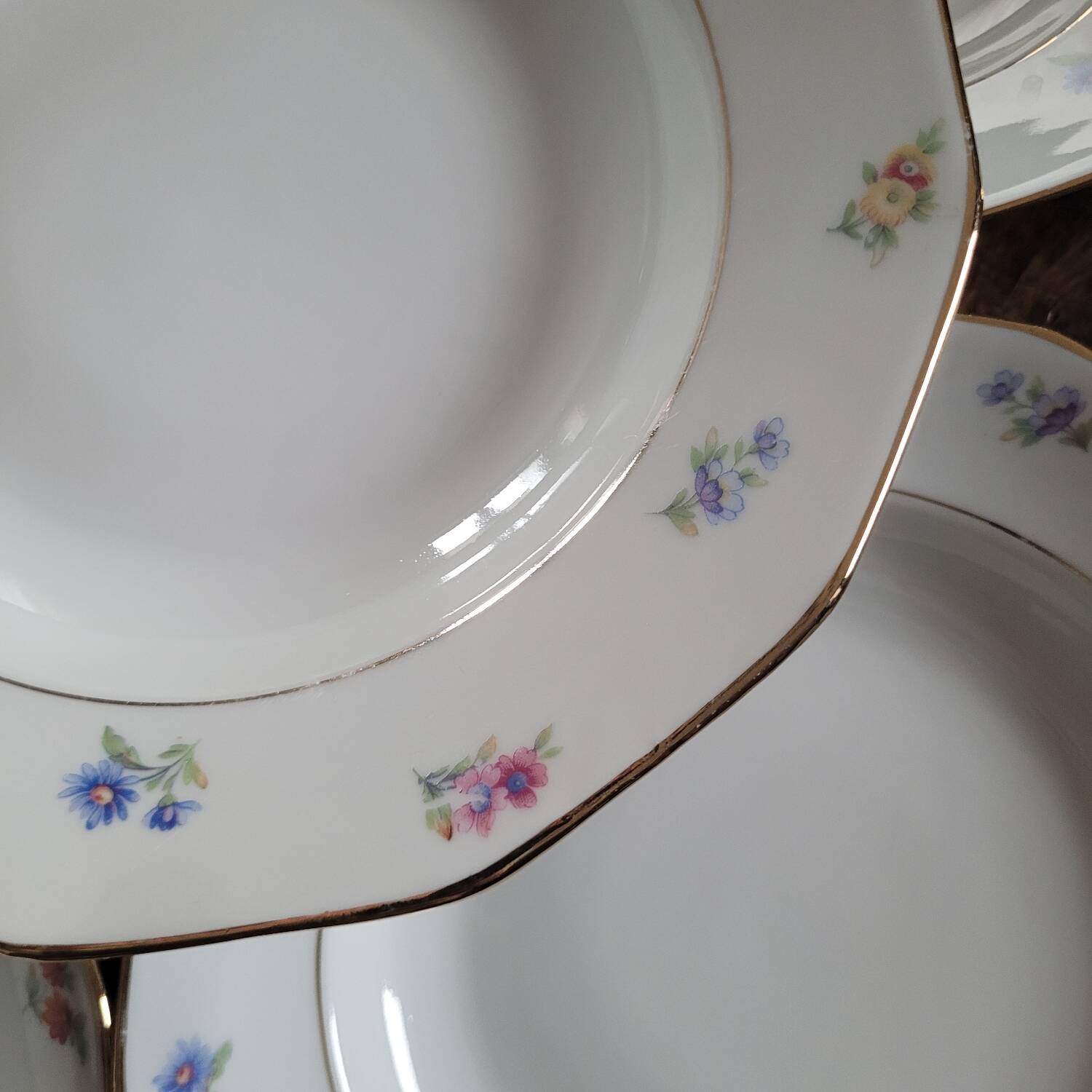 8 12-sided soup plates – floral porcelain with gold edging