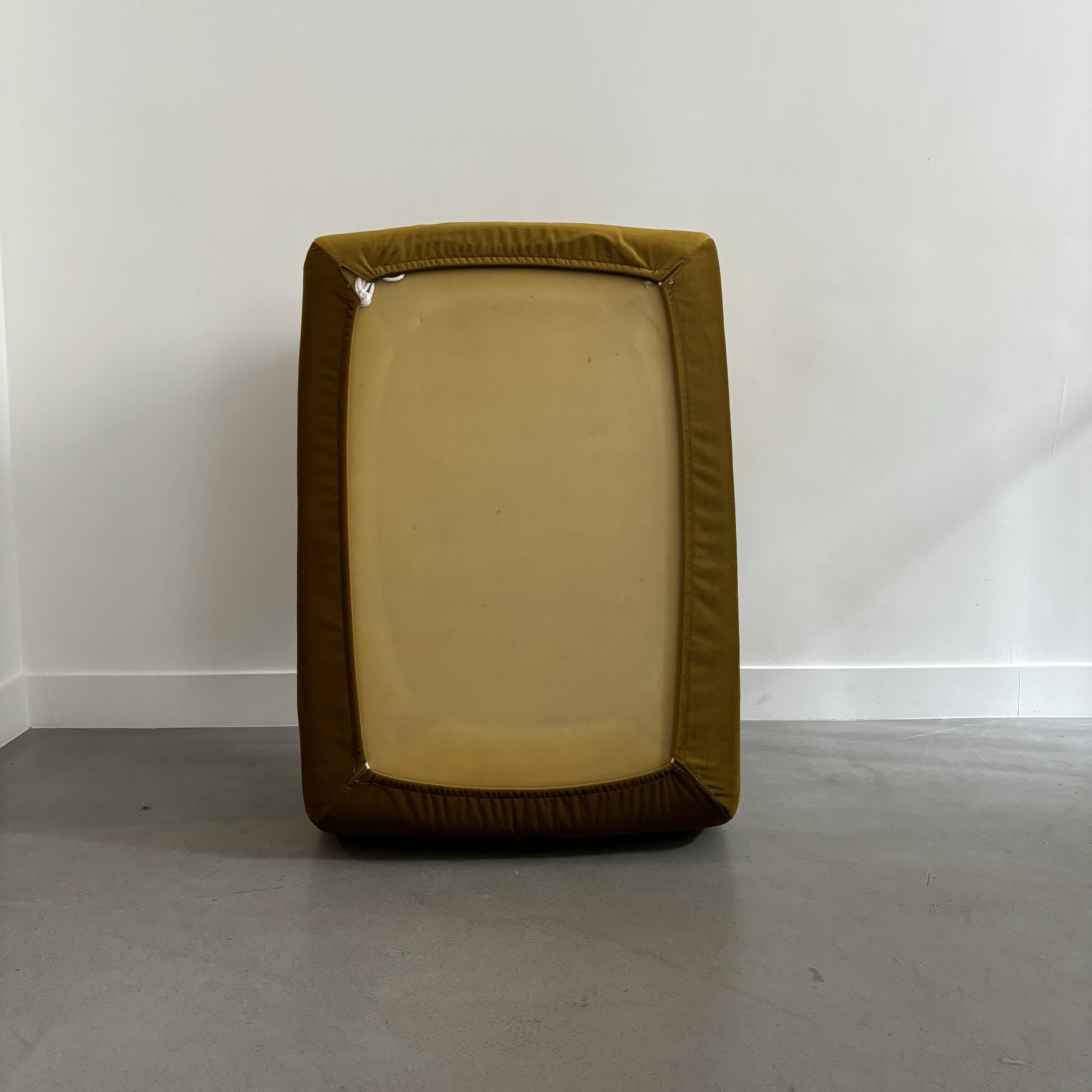 Vintage armchair with removable cover