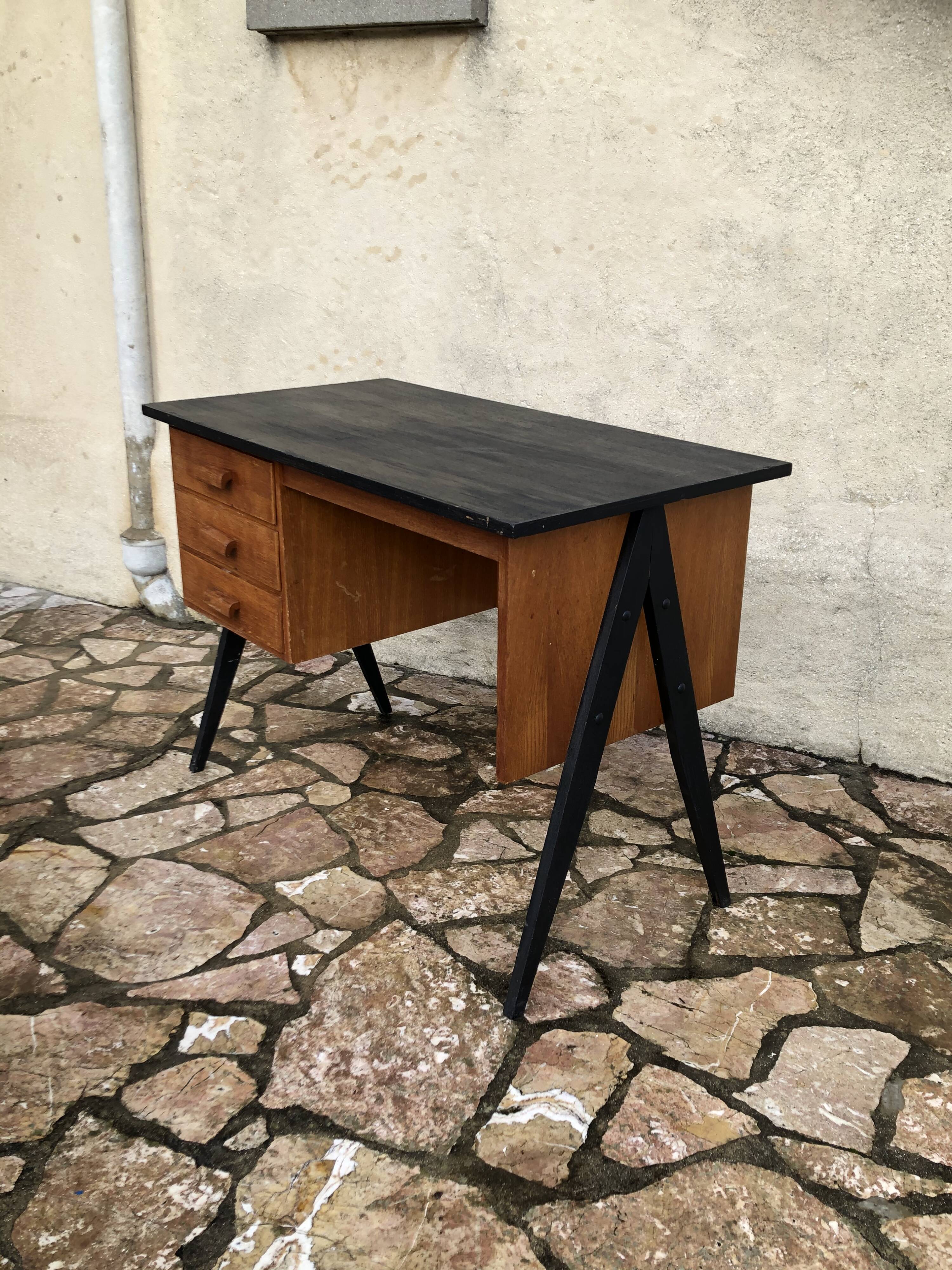 Office 1950 feet compass