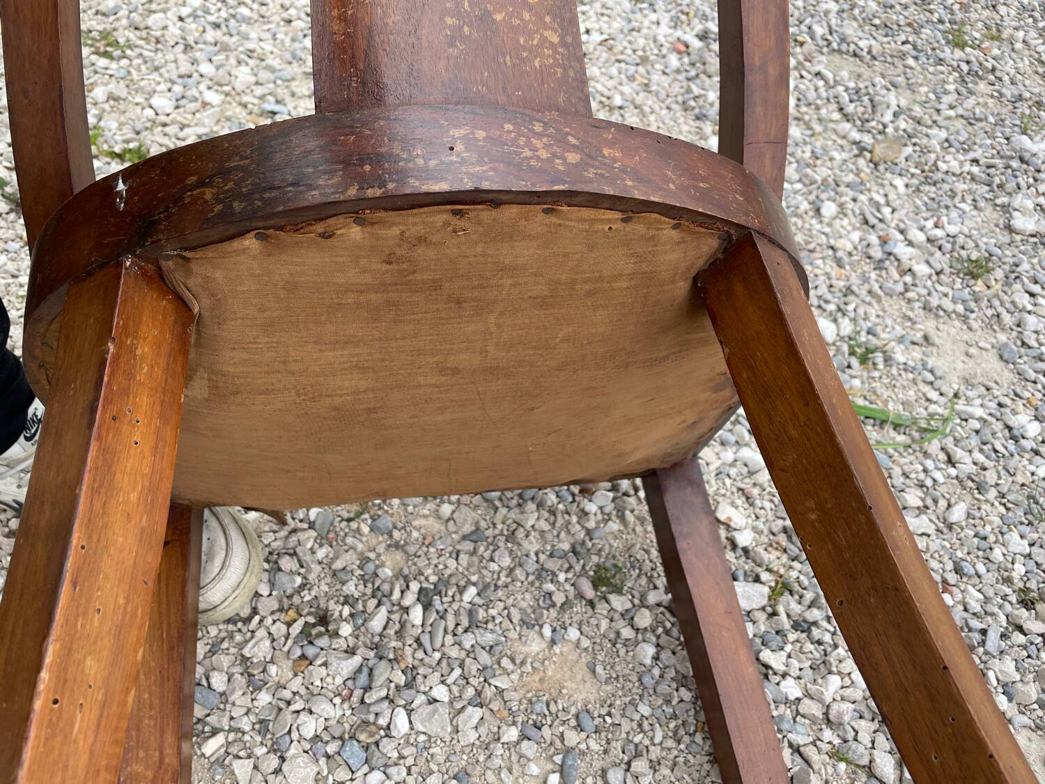 Set of 4 art deco gondola chairs in solid oak wood with skai leather