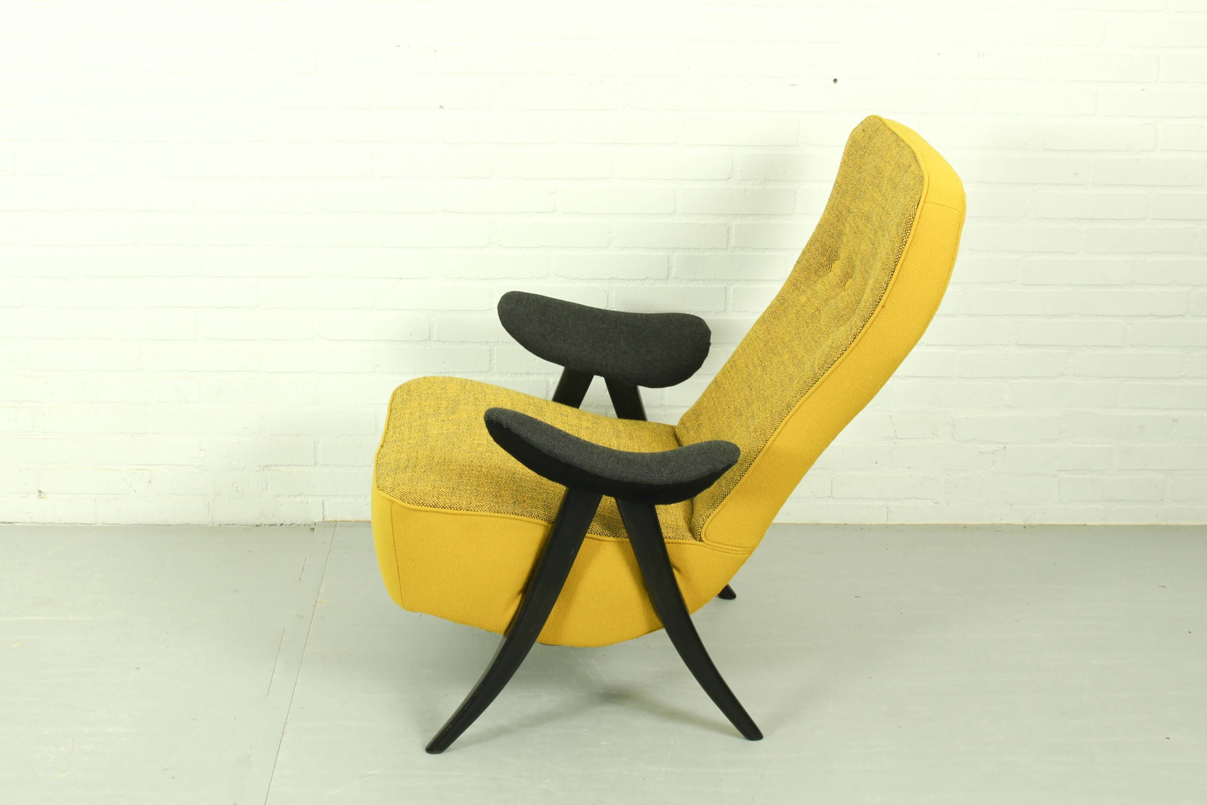 Theo Ruth pour les chaises Artifort Modèle 107 et 137 en Hallingdal Kvadrat.
