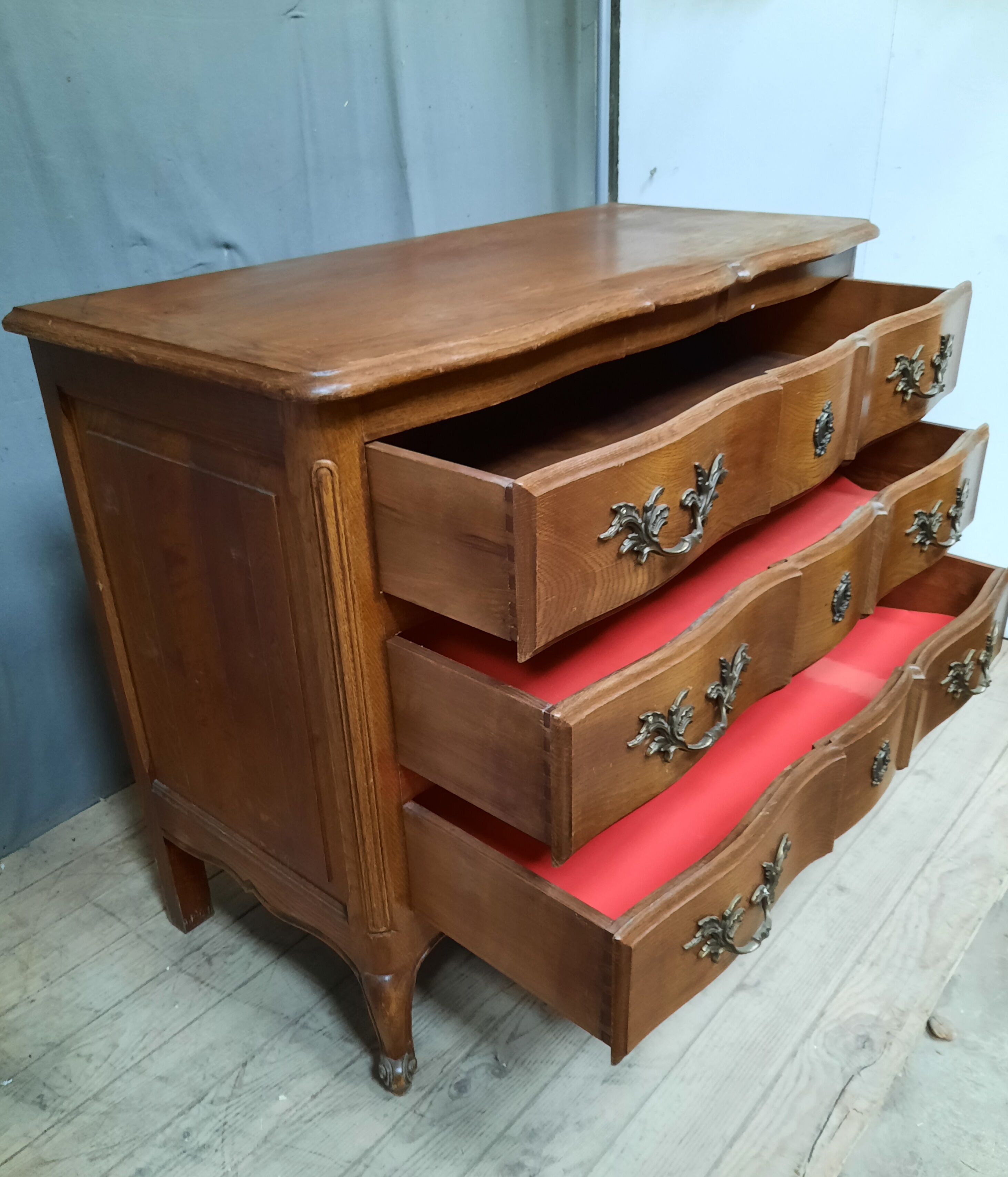 Chest of drawers oak crossbow