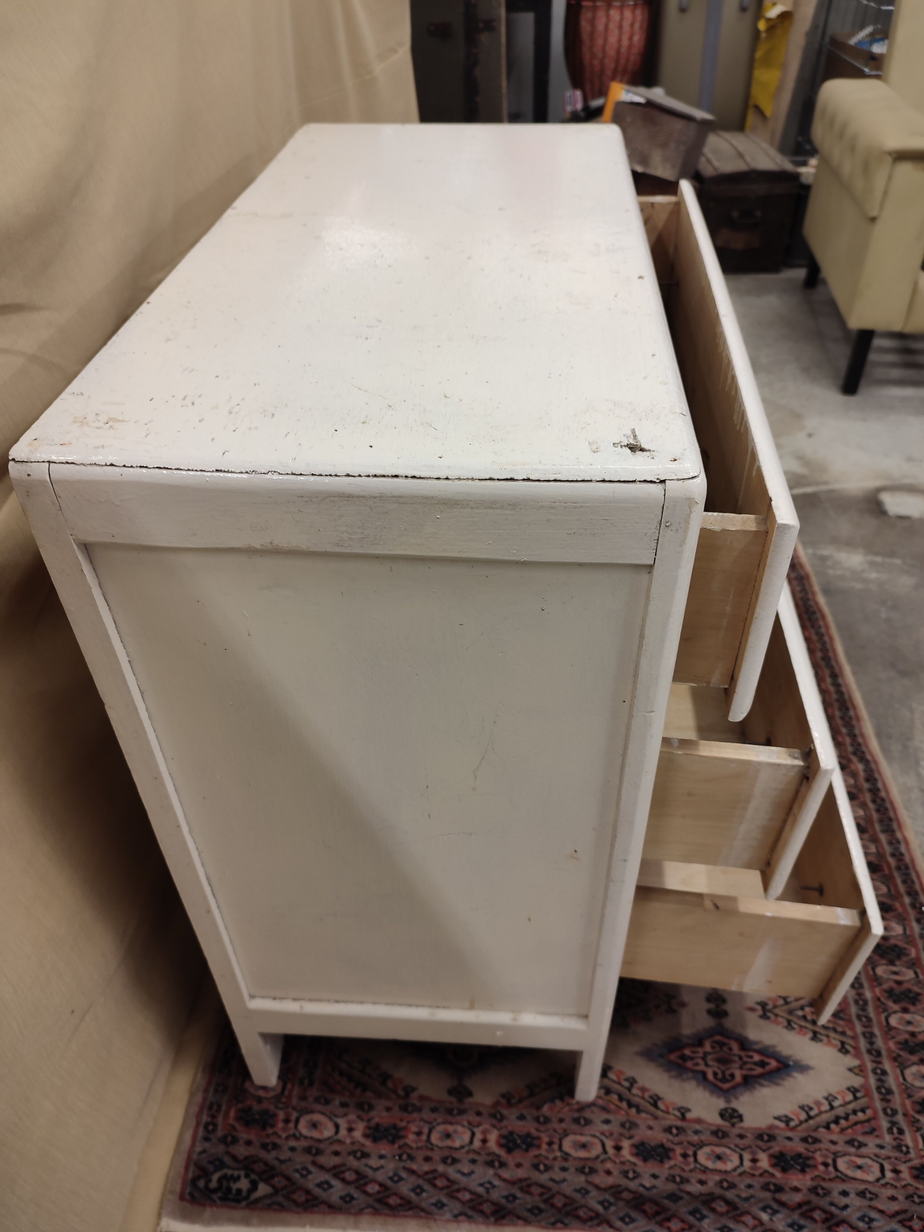 Chest of drawers white wood