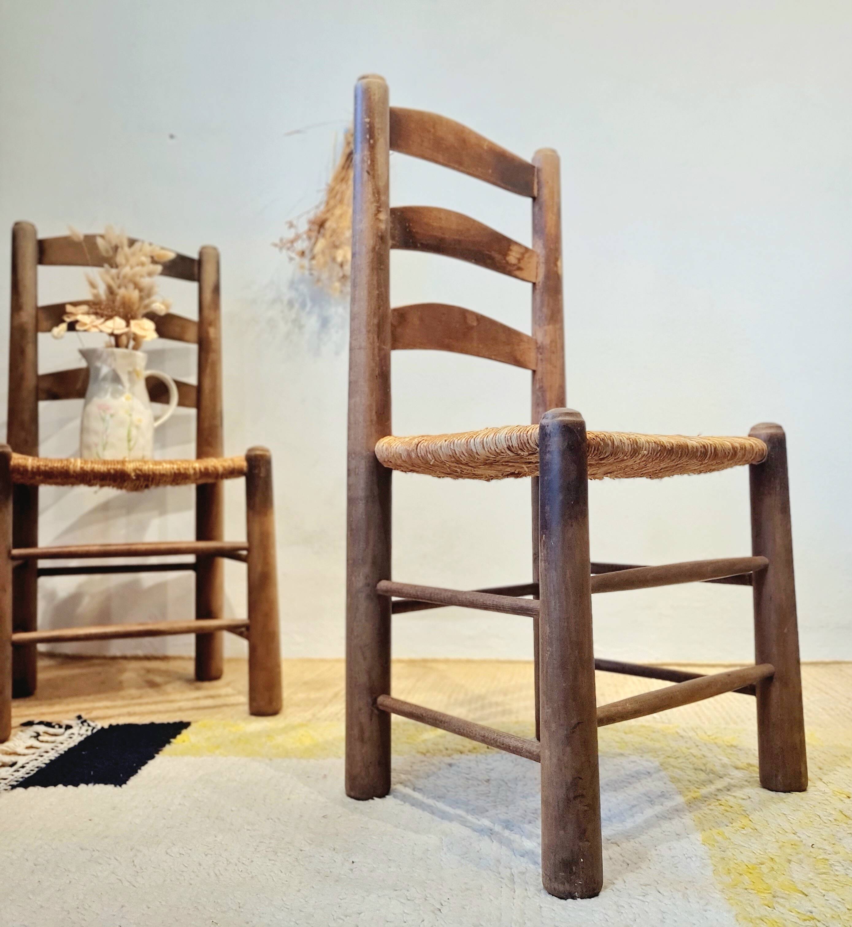 Chaises brutalistes en bois et paille de George Robert