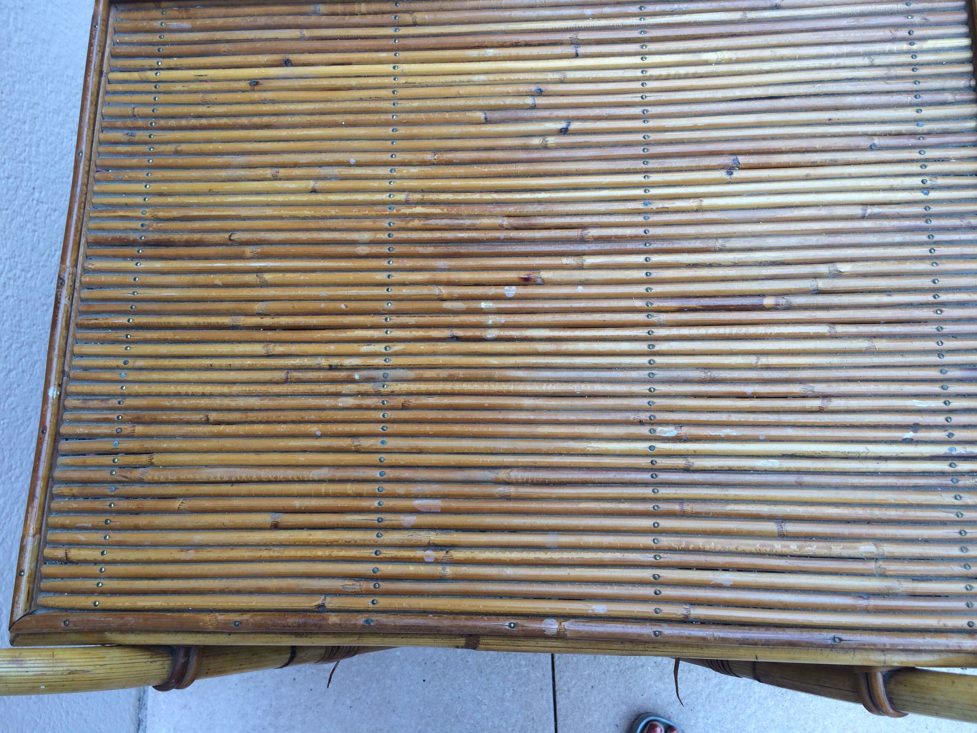 Rolling table in natural wicker of the 1970s