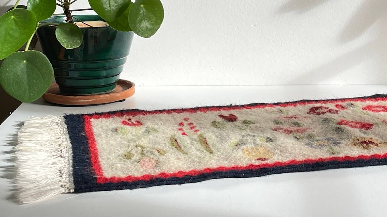 Tapis Rollakan décor de tulipes vintage