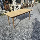 Spindle leg farm table