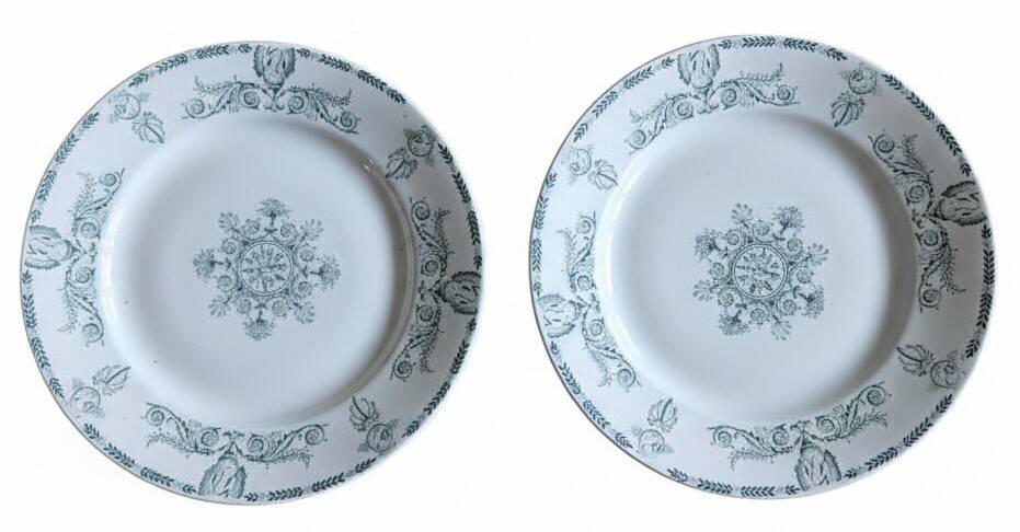 Paire de plats à mignardises anciens en faïence de Lunéville