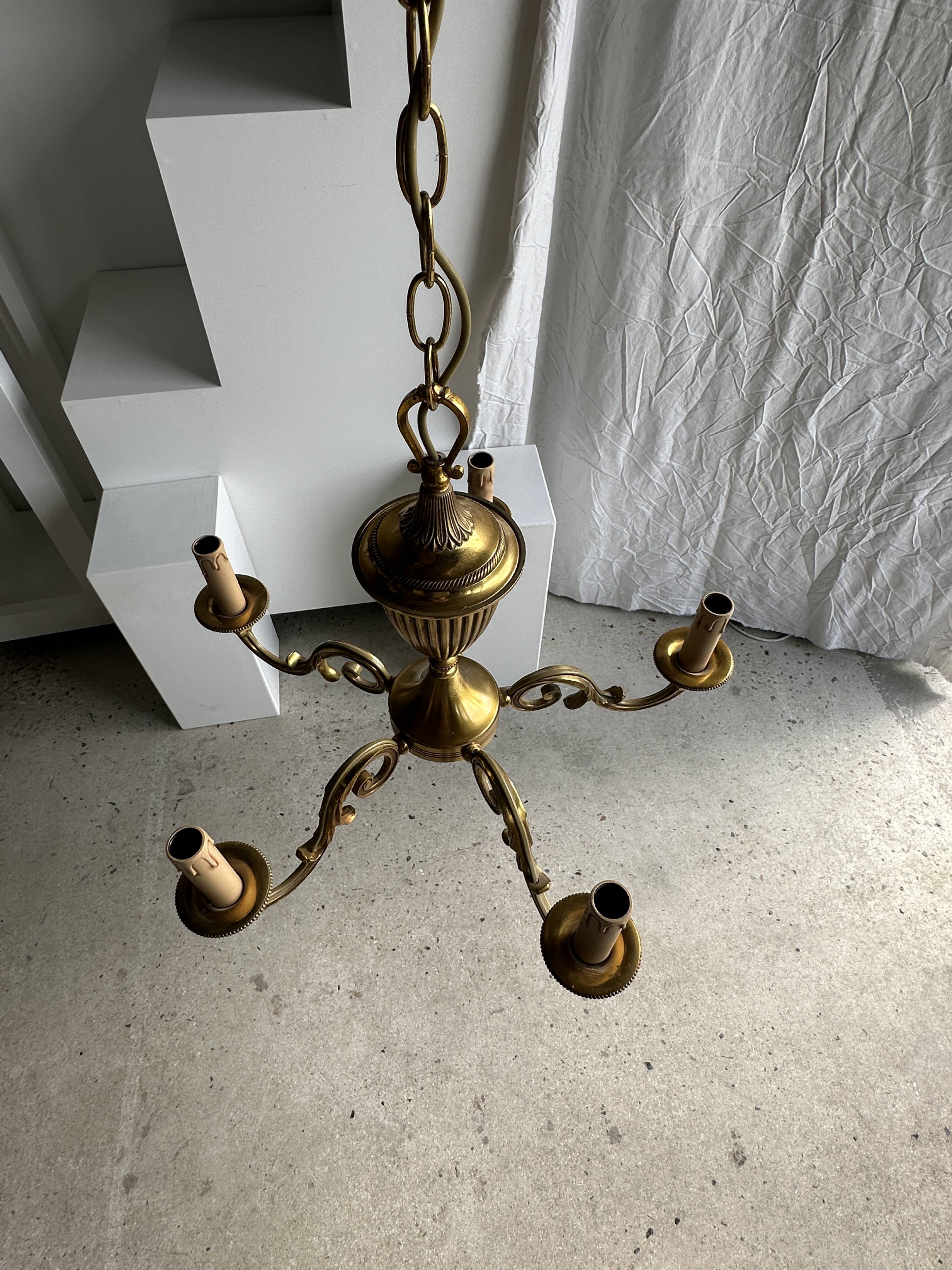 Classic 5-light gold chandelier