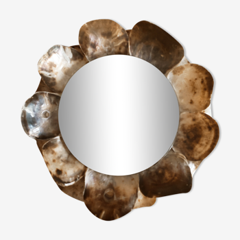 Sun mirror with mother-of-pearl circumference