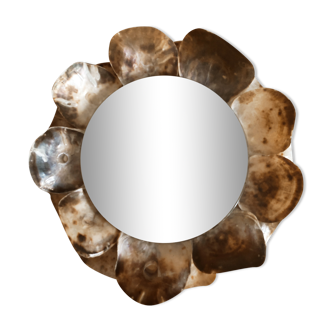 Sun mirror with mother-of-pearl circumference