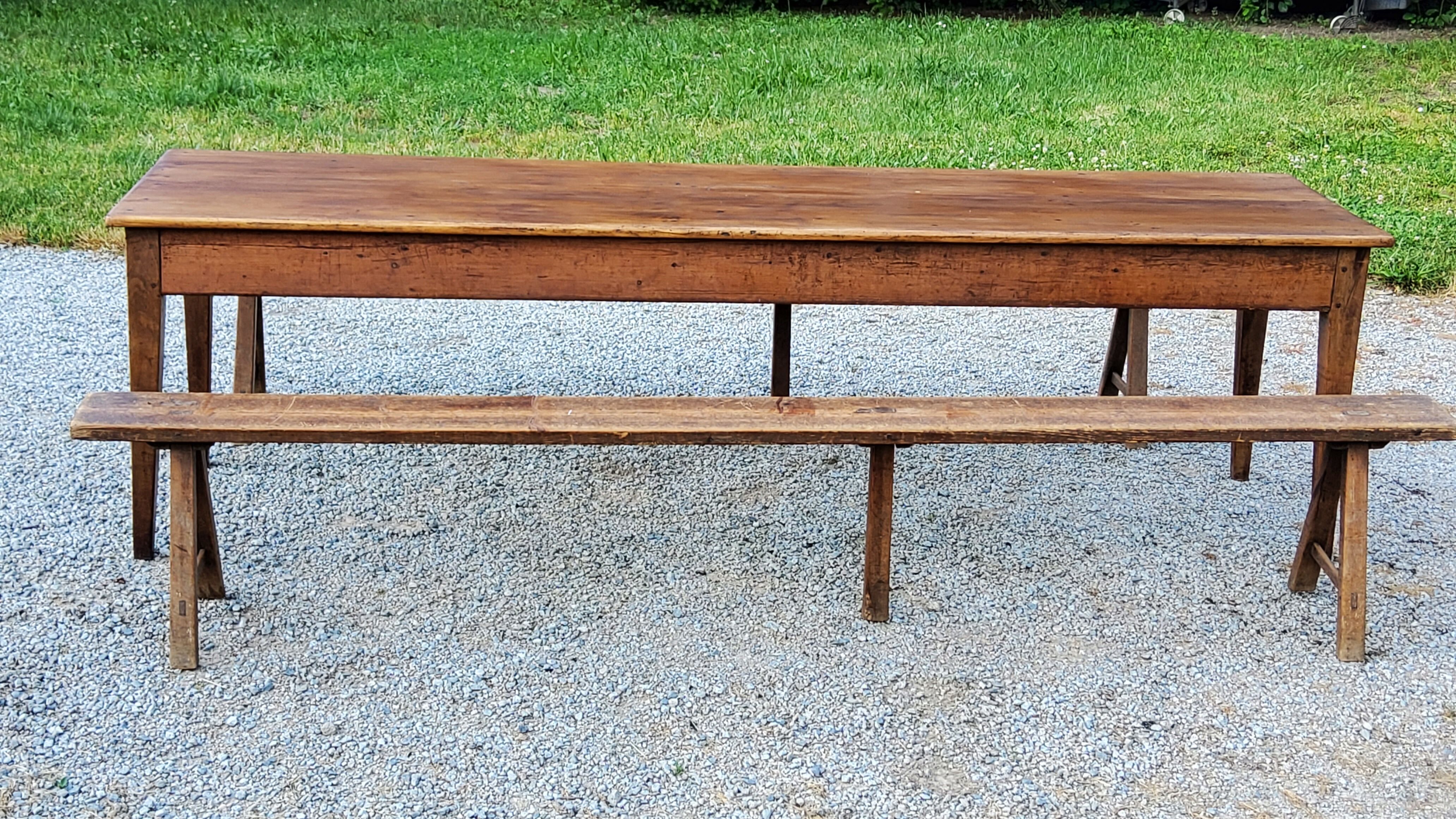 Farm table nineteenth century feet spindles 251cm and its 2 benches