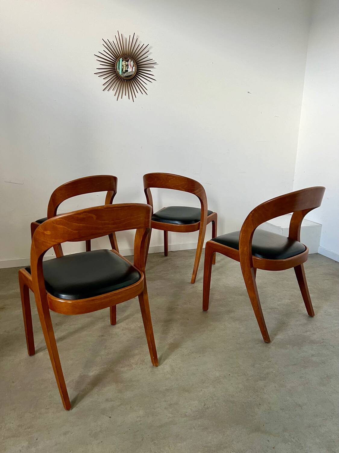 Lot 4 chairs in curved wood and leather design Baumann gondola model 60s vintage