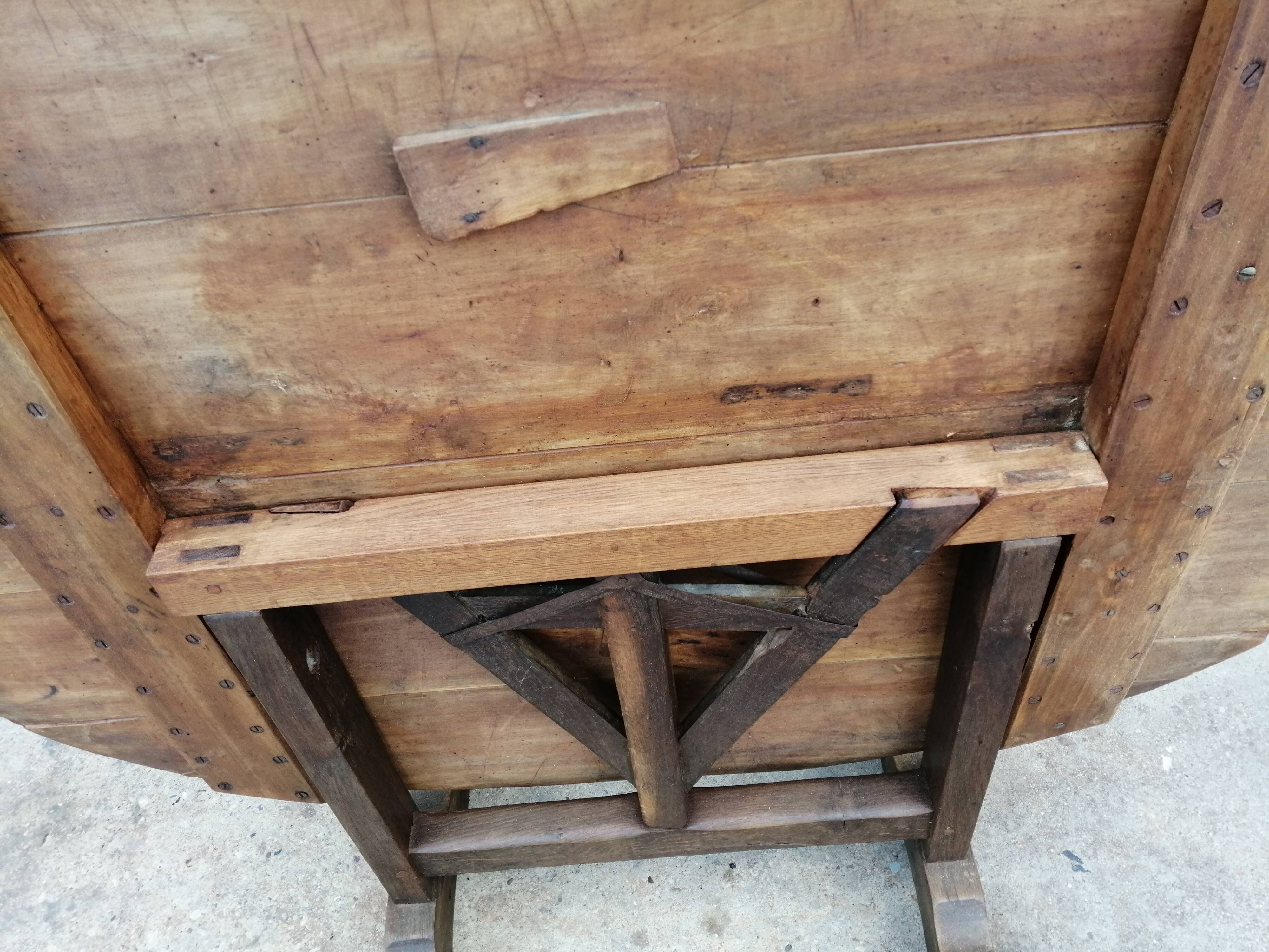 Oval winegrower's table in pine small model