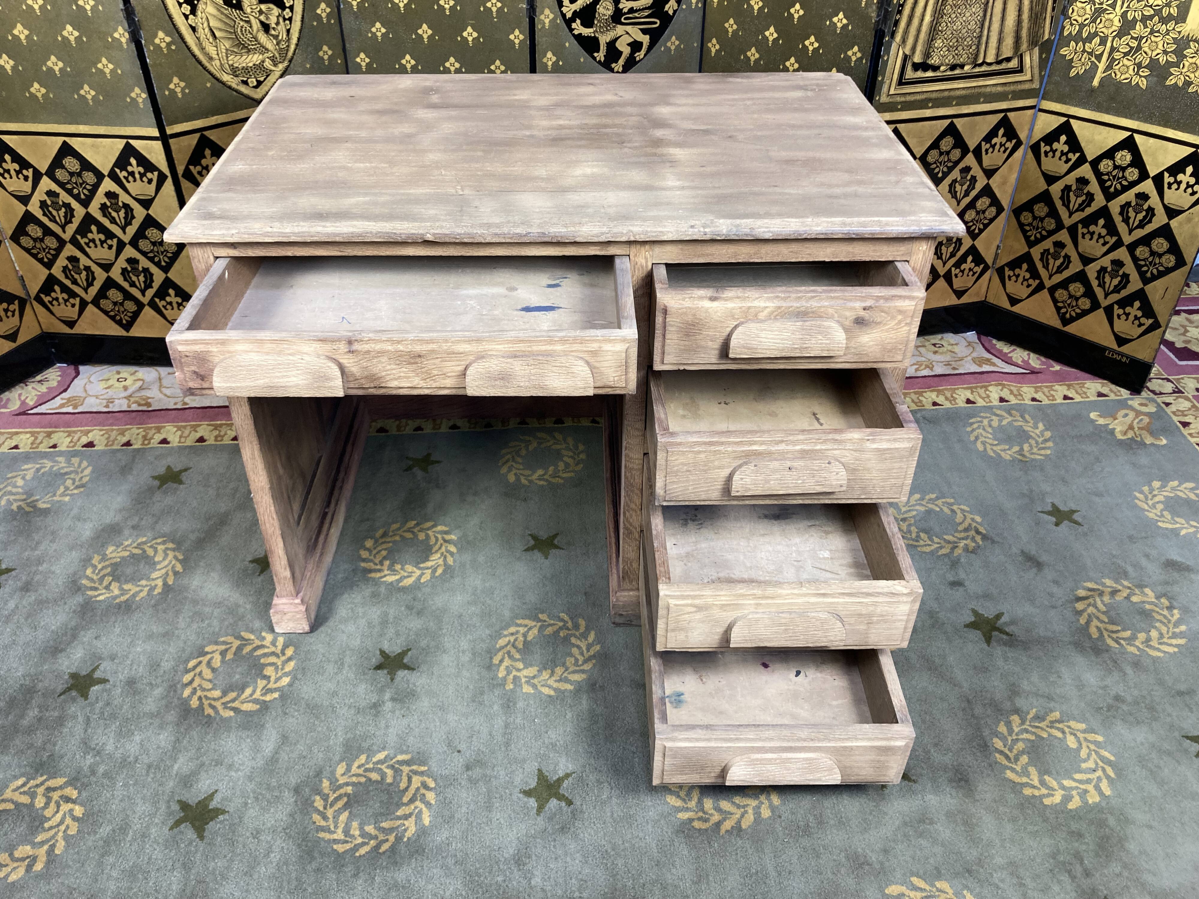 Administration office in gumned aero oak