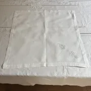 Nappe brodée ancienne