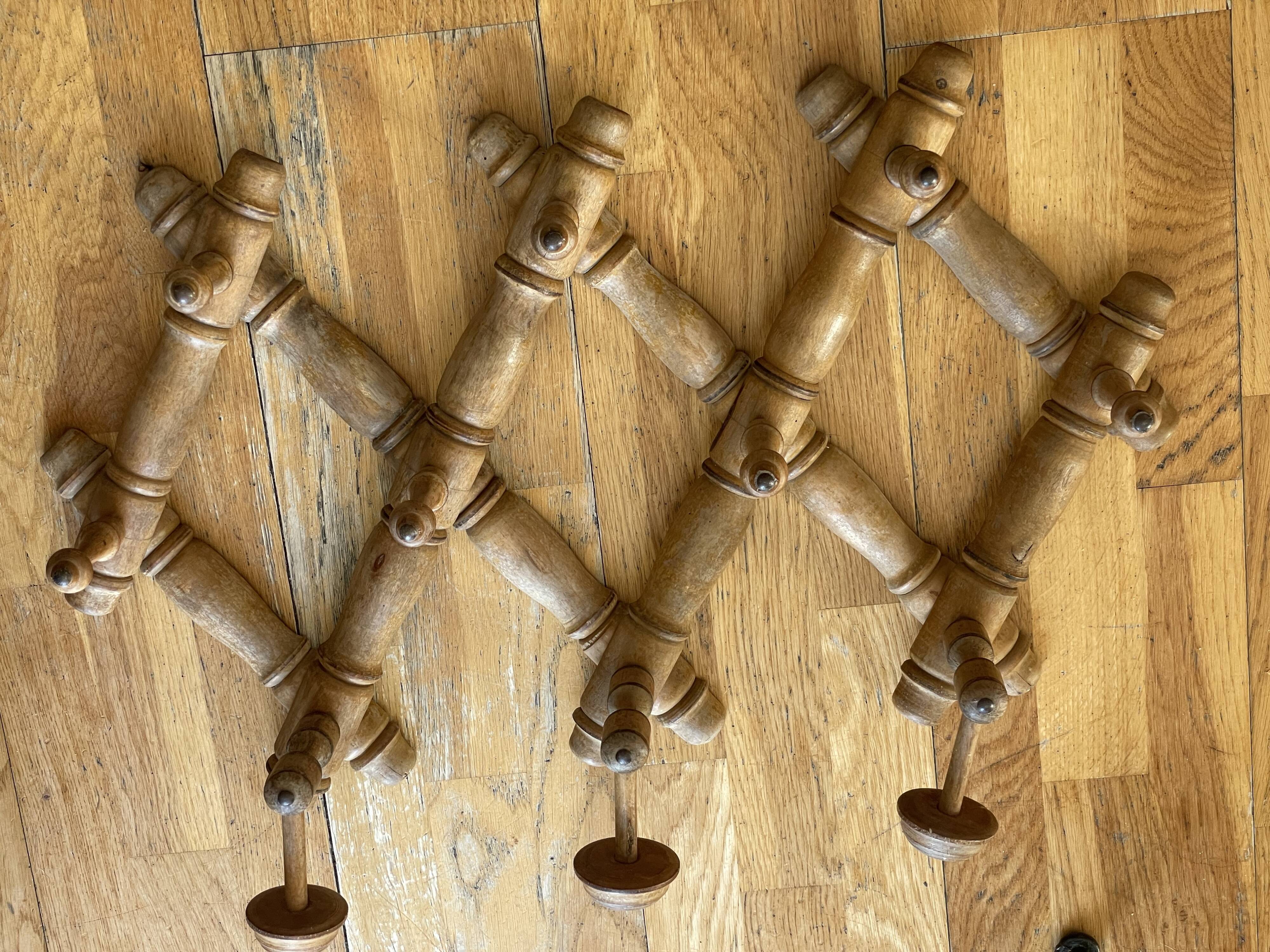 Wooden accordion coat rack