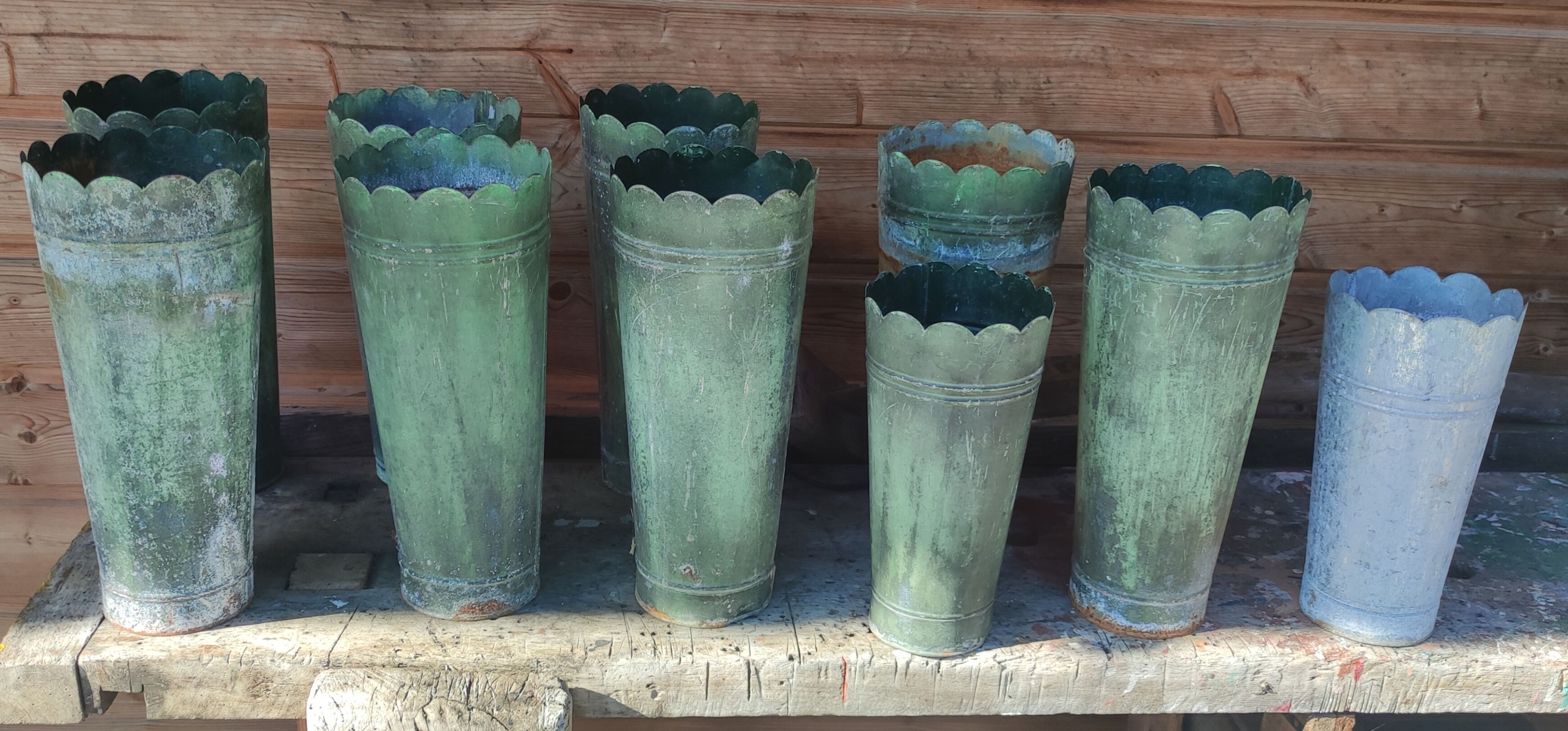 Lot 10 anciens pots de fleuriste en zinc