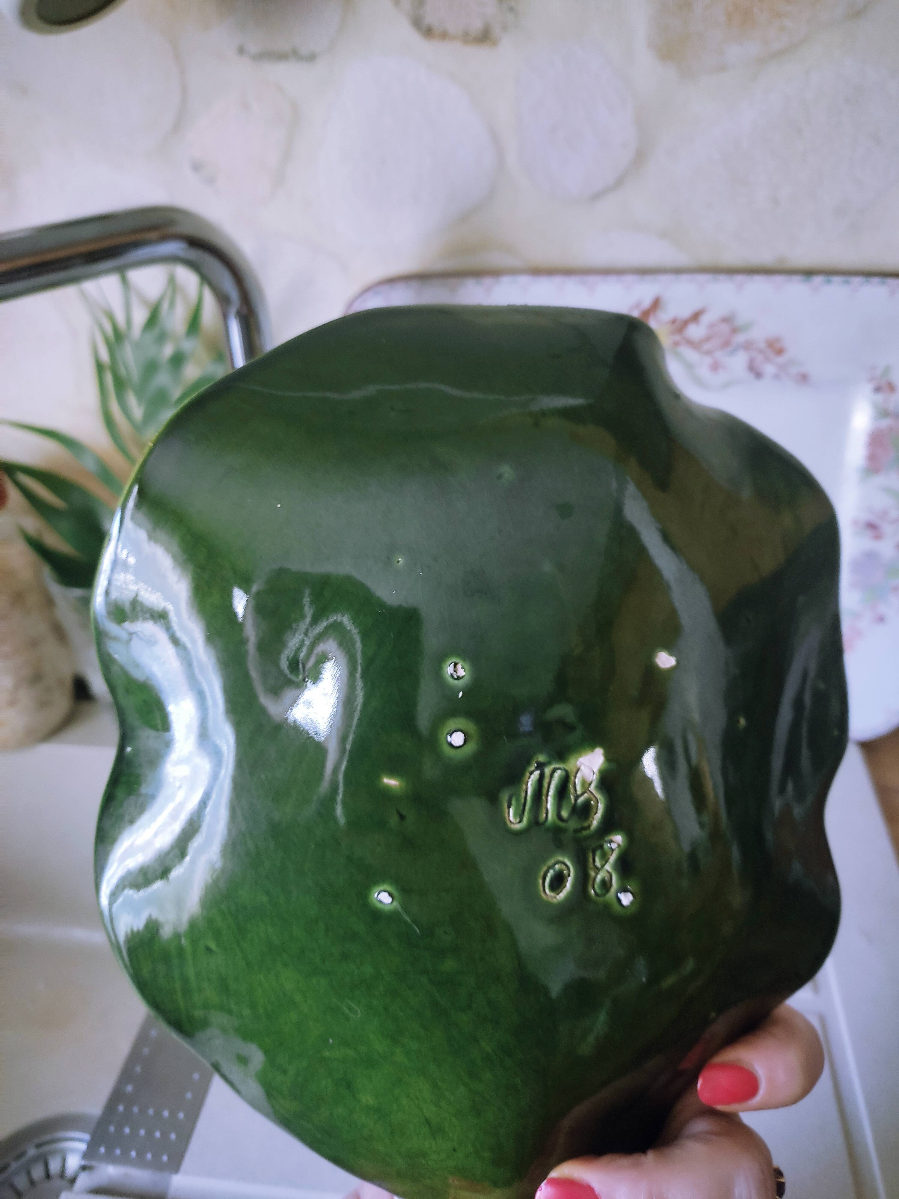 Ceramic dish cabbage leaf shape