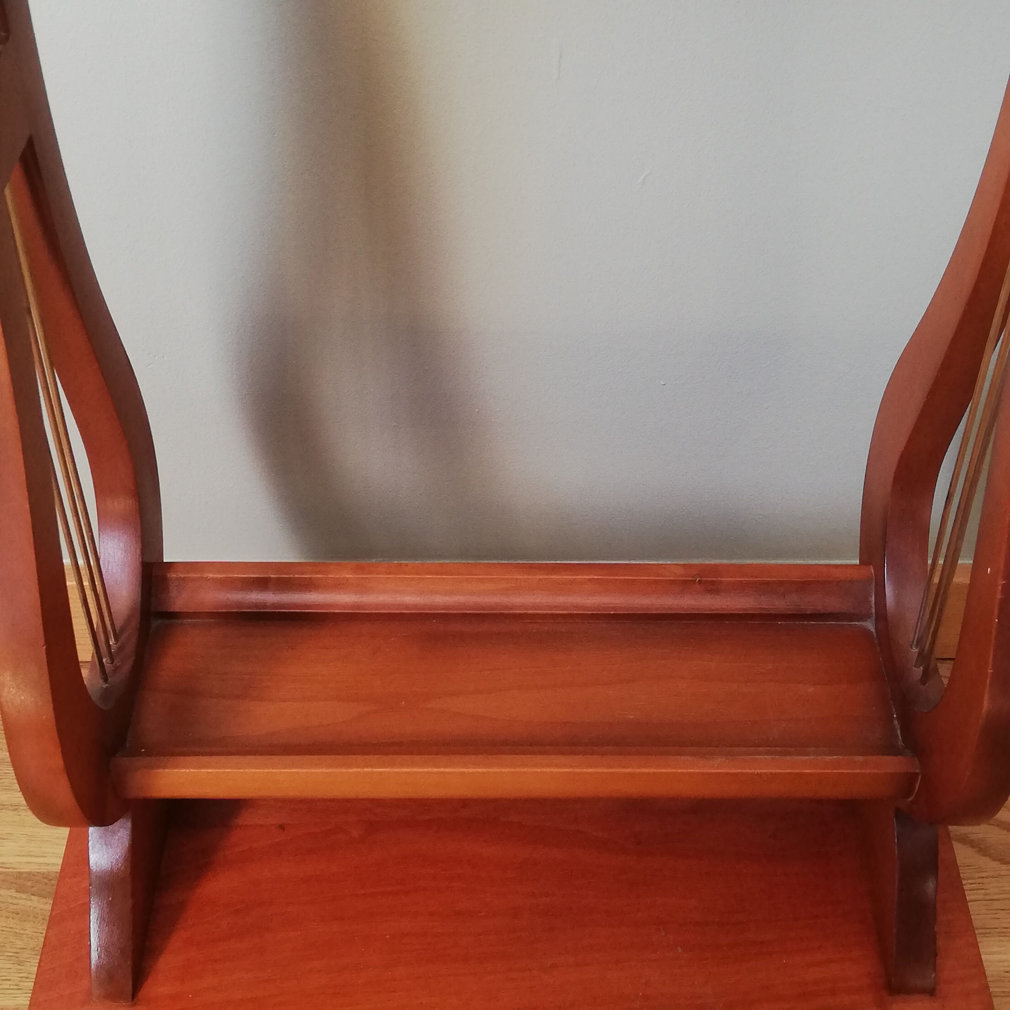 Pedestal table or English cherry saddle with lyre feet