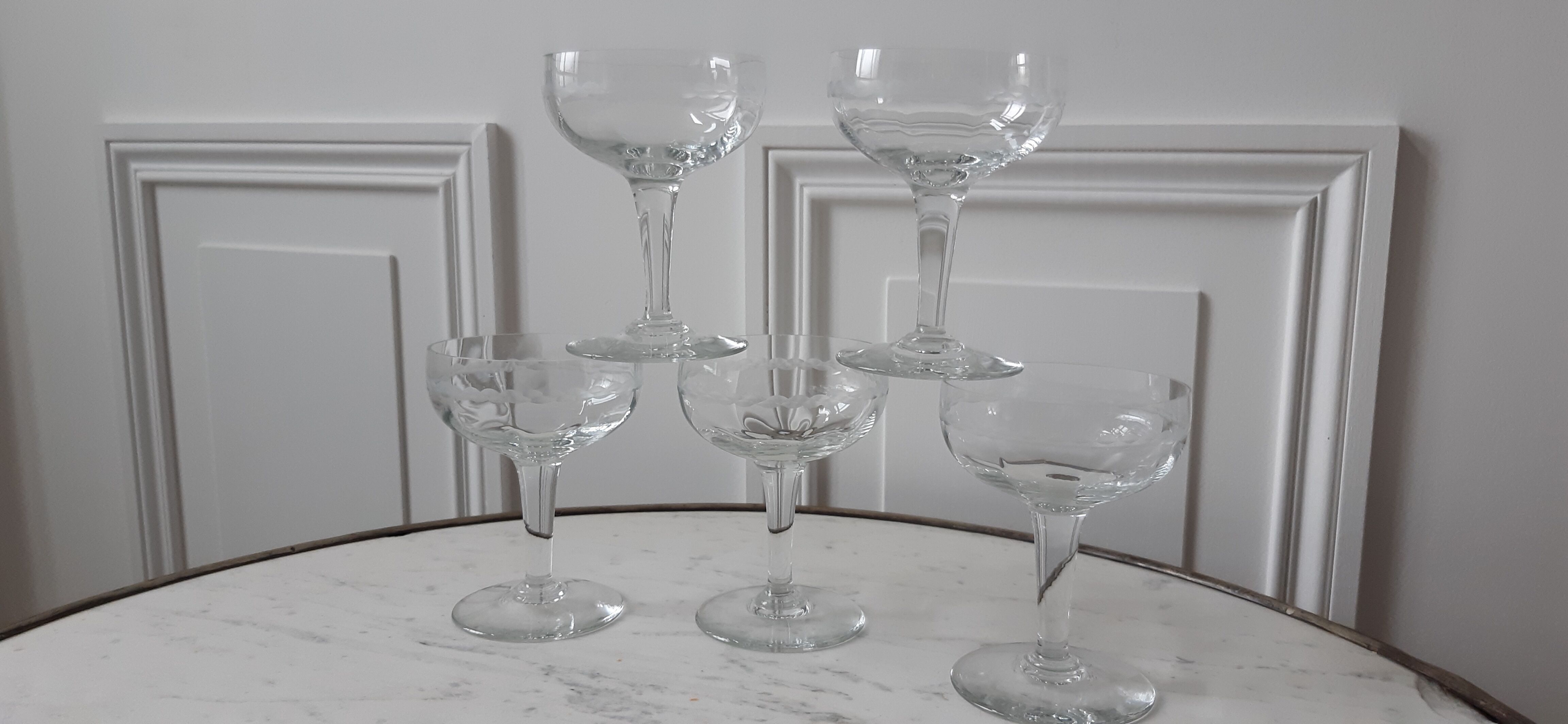 Set of 5 champagne glasses engraved in crystal 30s