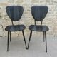 Paire de chaises avec pieds effilés en métal et Skaï noir, années 60