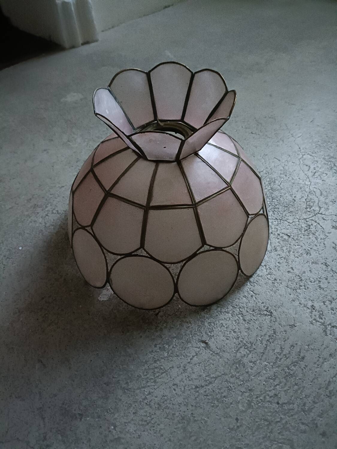 Pink mother-of-pearl lampshade