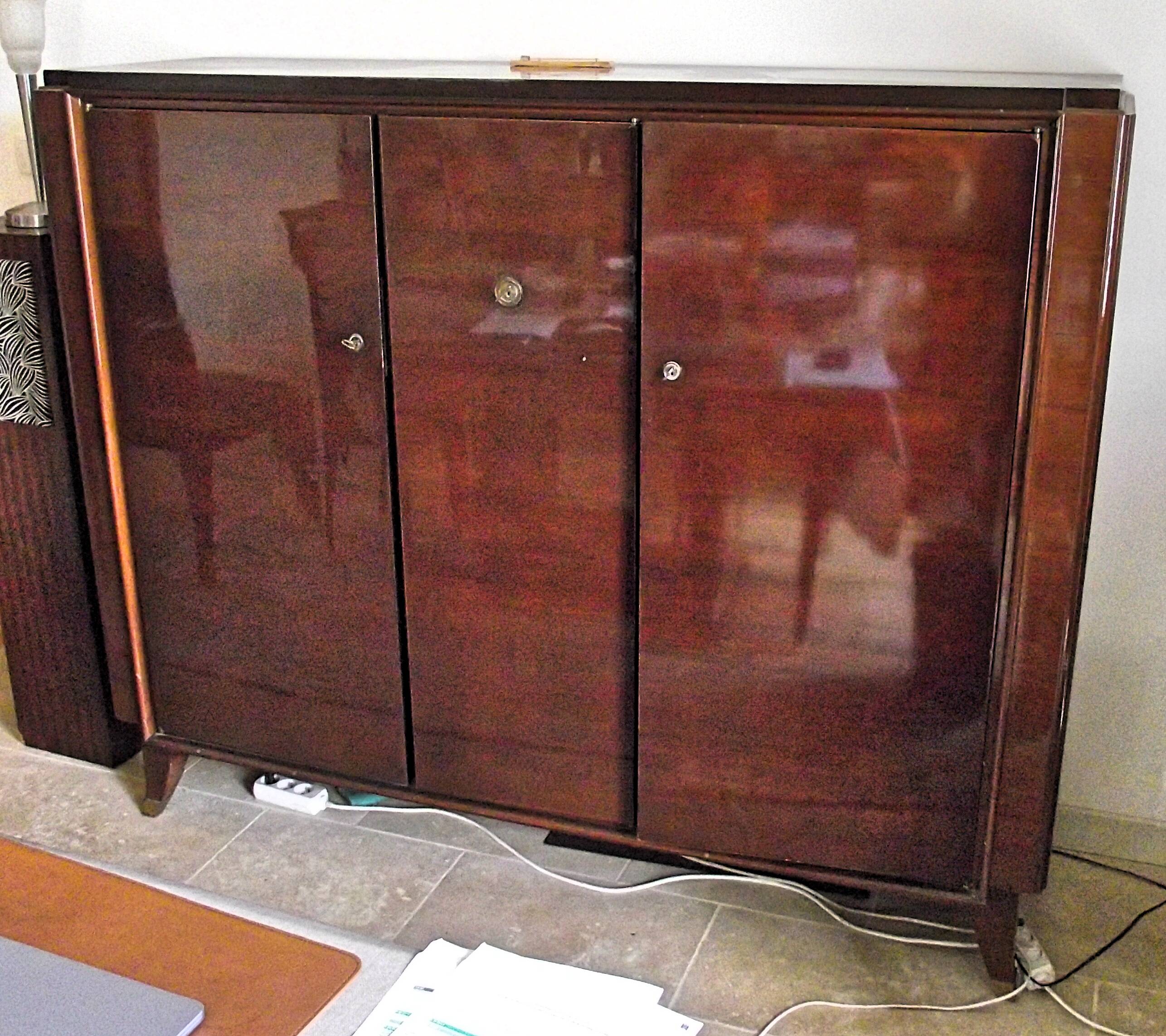Armoire d'époque Art Deco plaqué palissandre laqué marron foncé