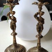 Pair of anthropomorphic candlesticks/Servants of the king holding the flame. In gilded bronze