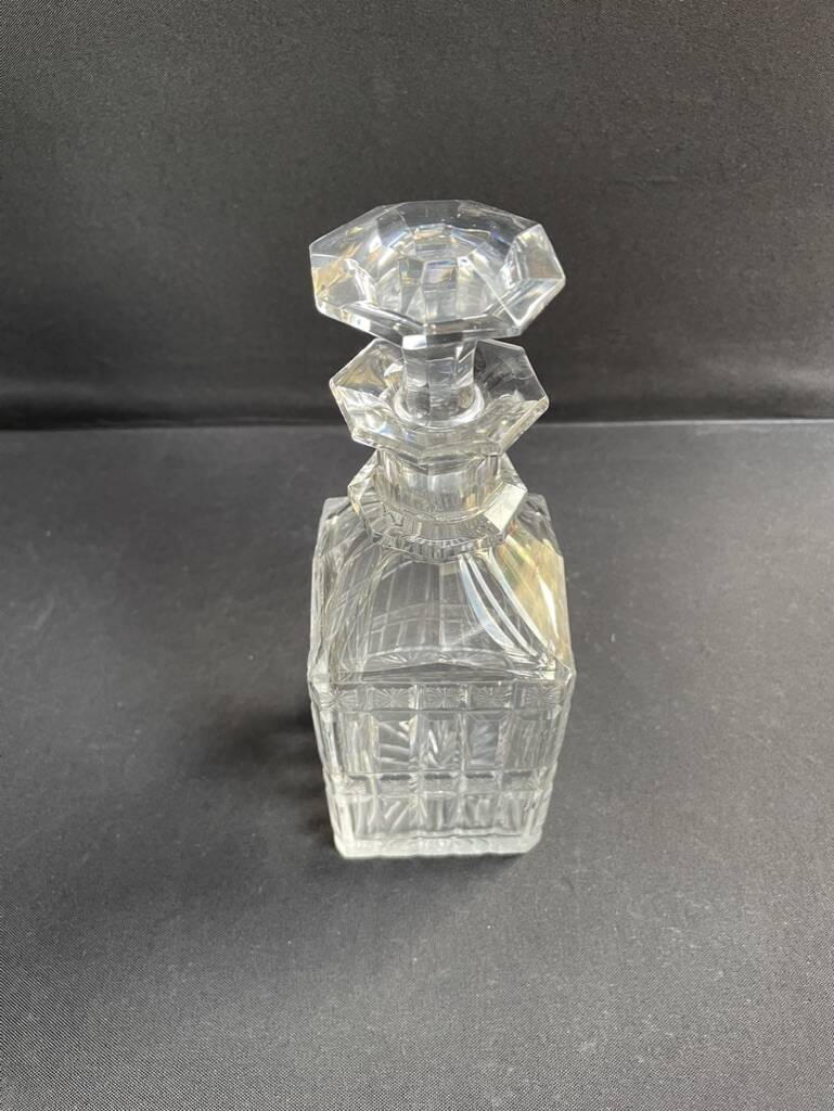 Alcohol carafe – Cut crystal - 19th century