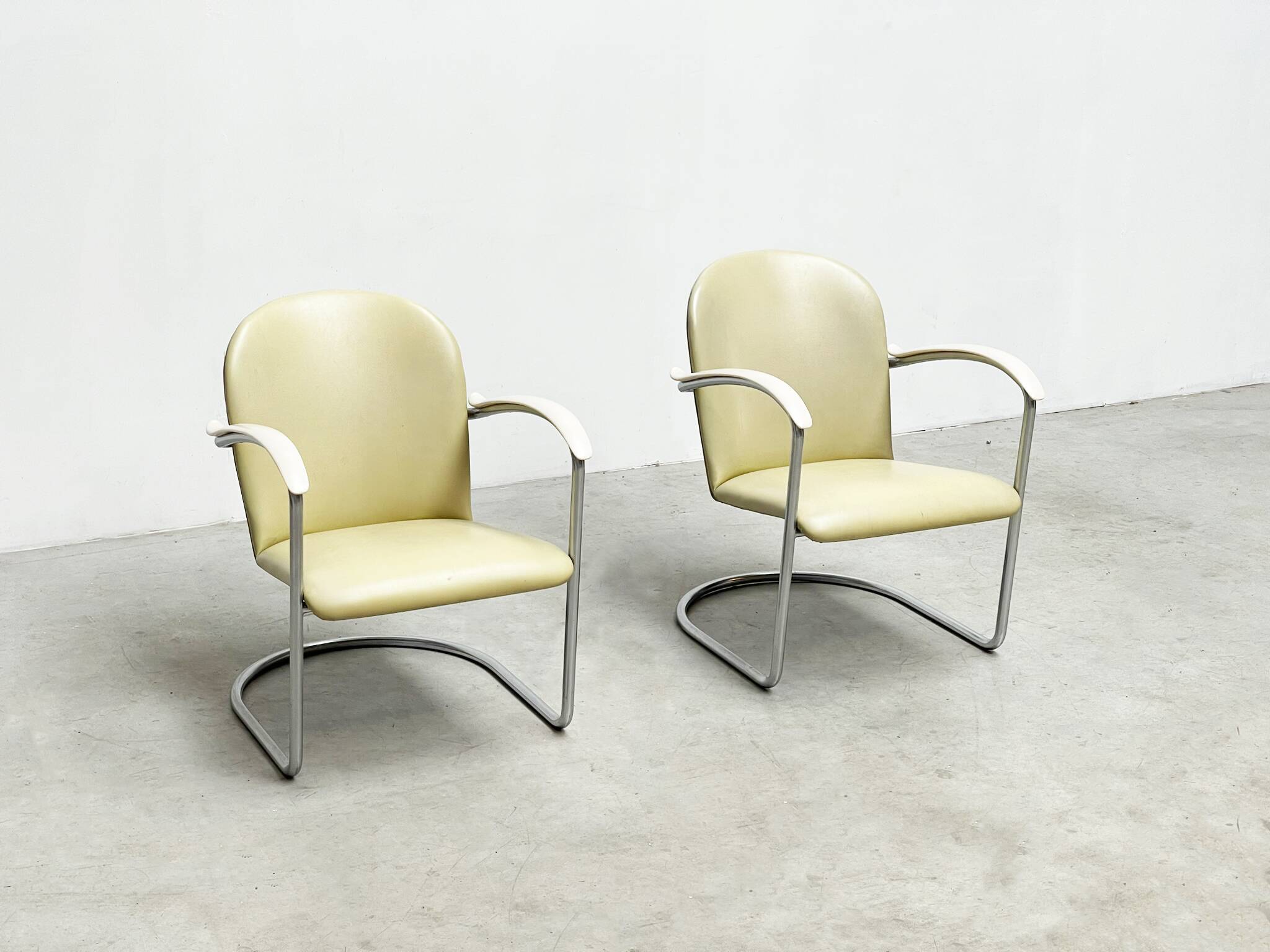 Pair lounge chairs model 414 by WH Gispen model 414