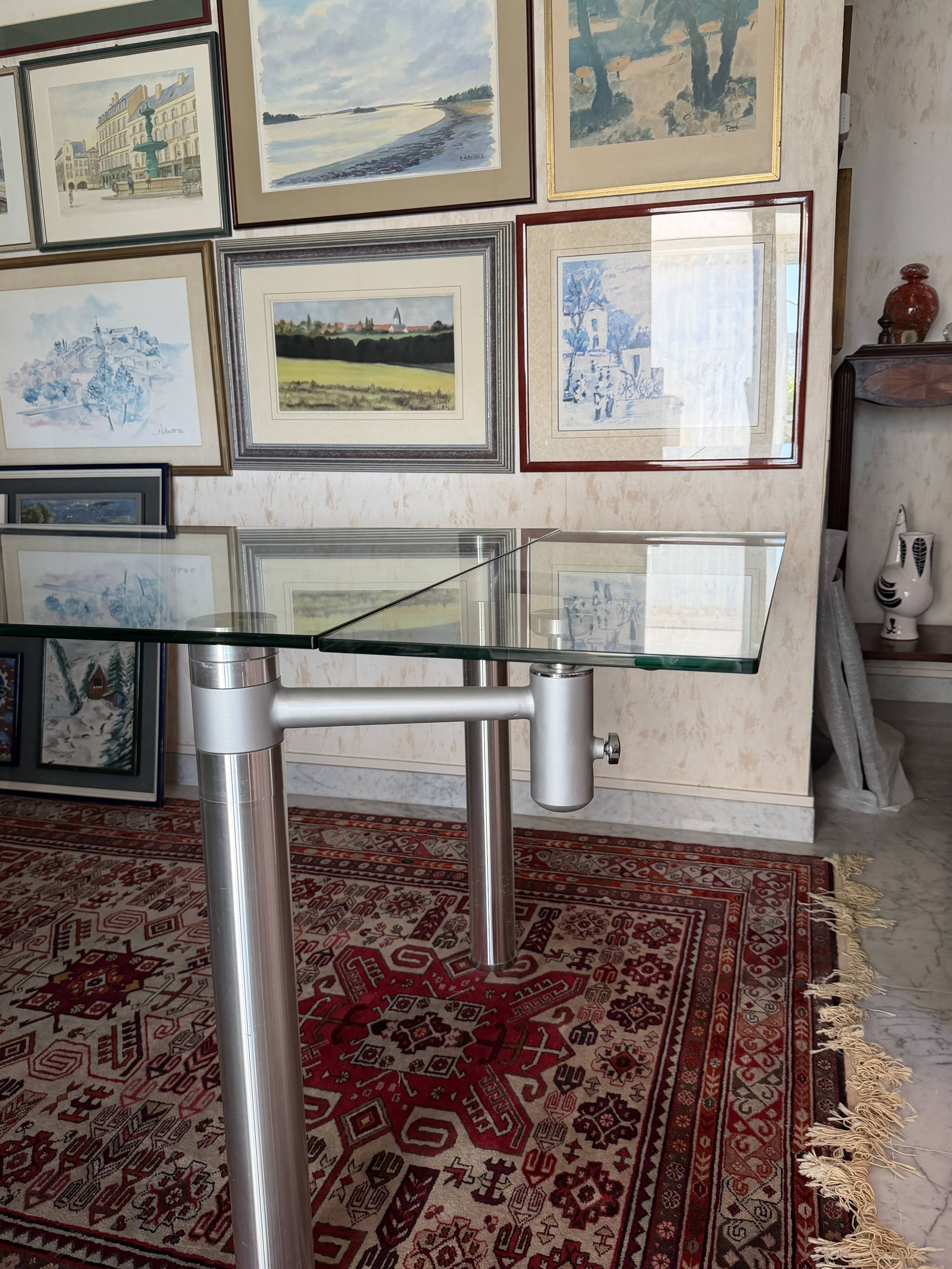 extendable glass table