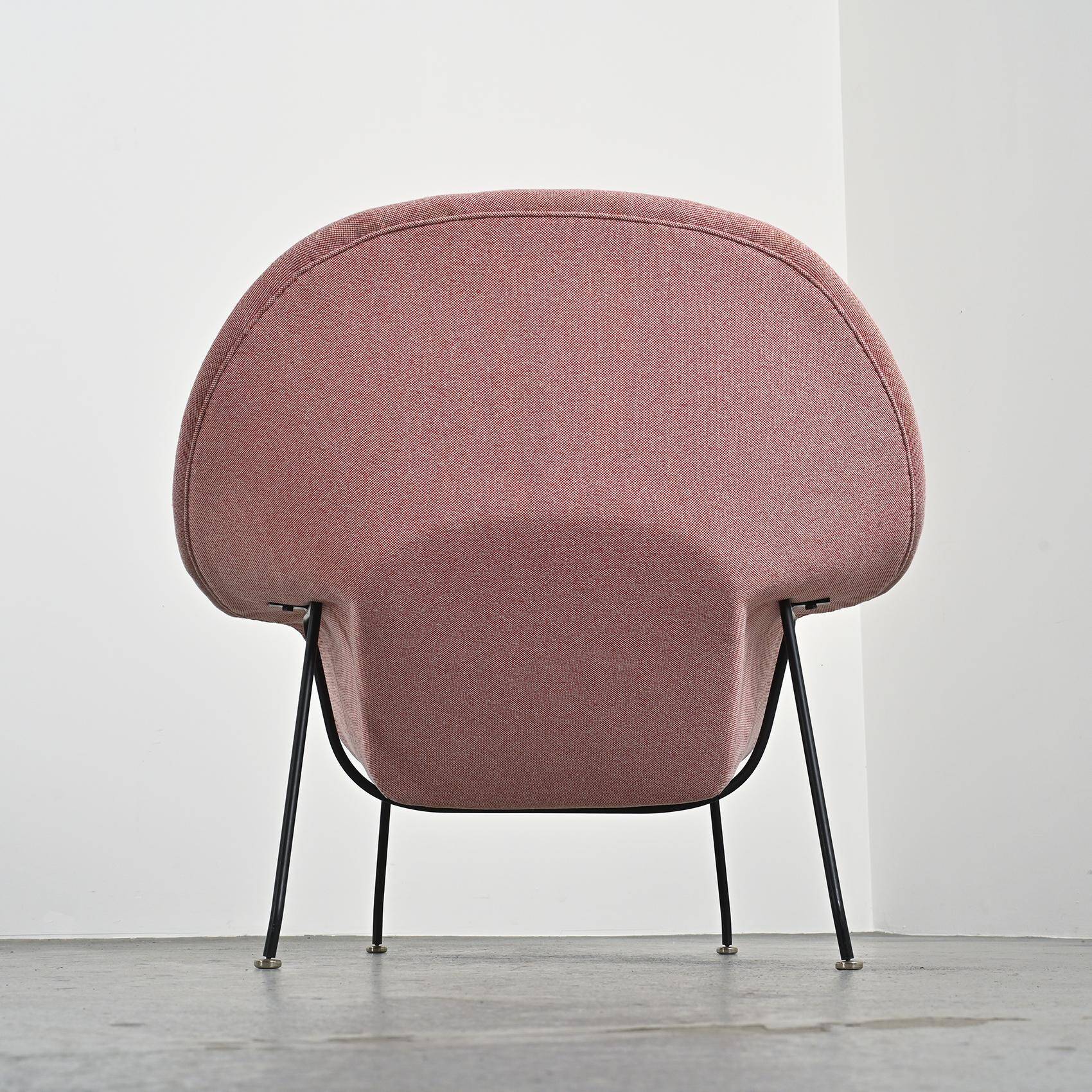 Womb Chair 1st edition by Eero Saarinen, Knoll circa 1948.