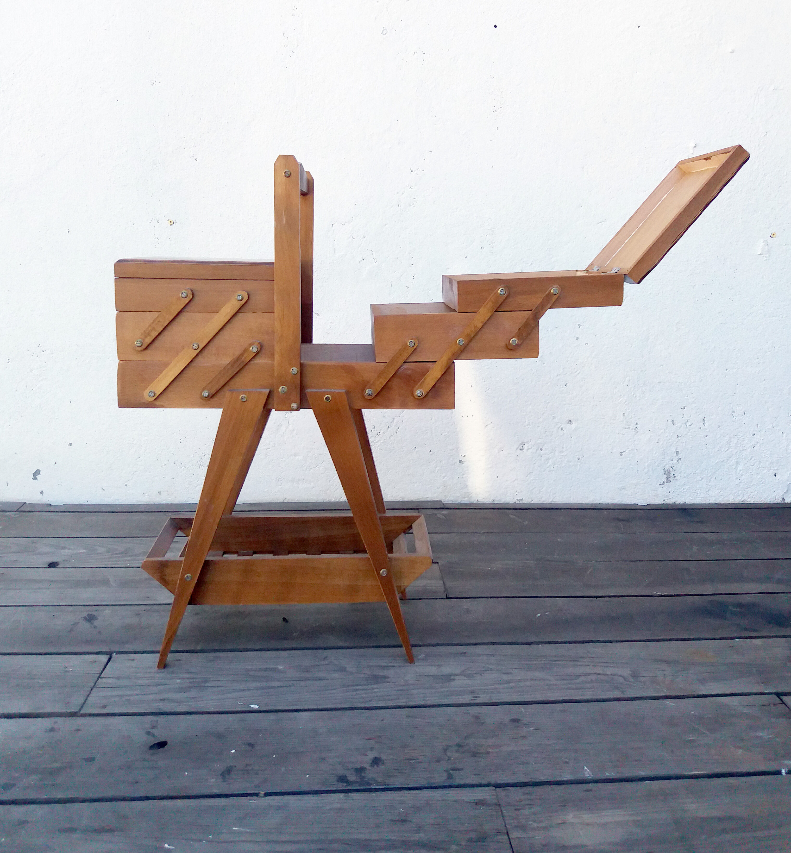 Light wood sewing bakset