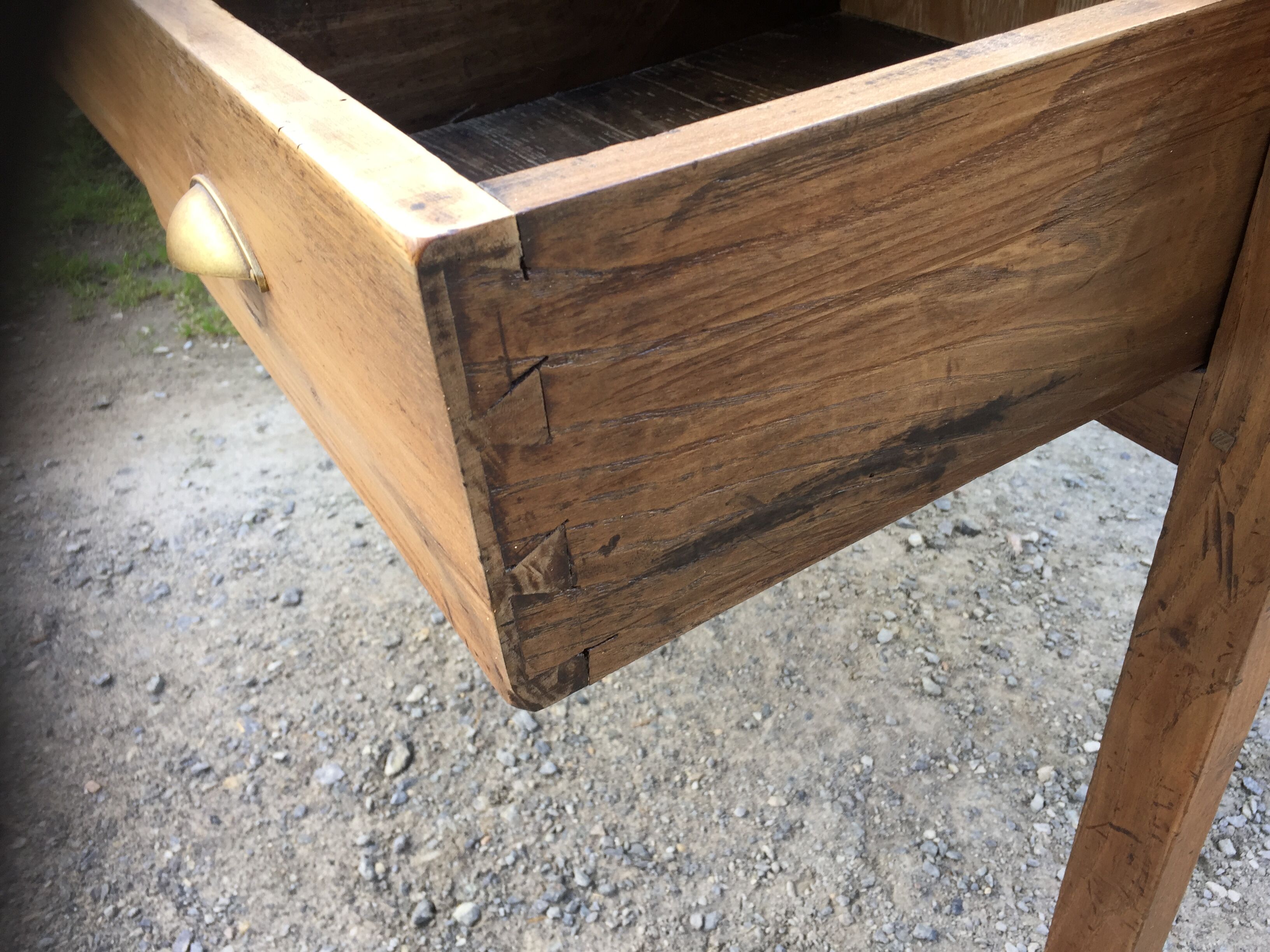 Farm table of the country Brièron (South Brittany) old with 2 drawers in chestnut.