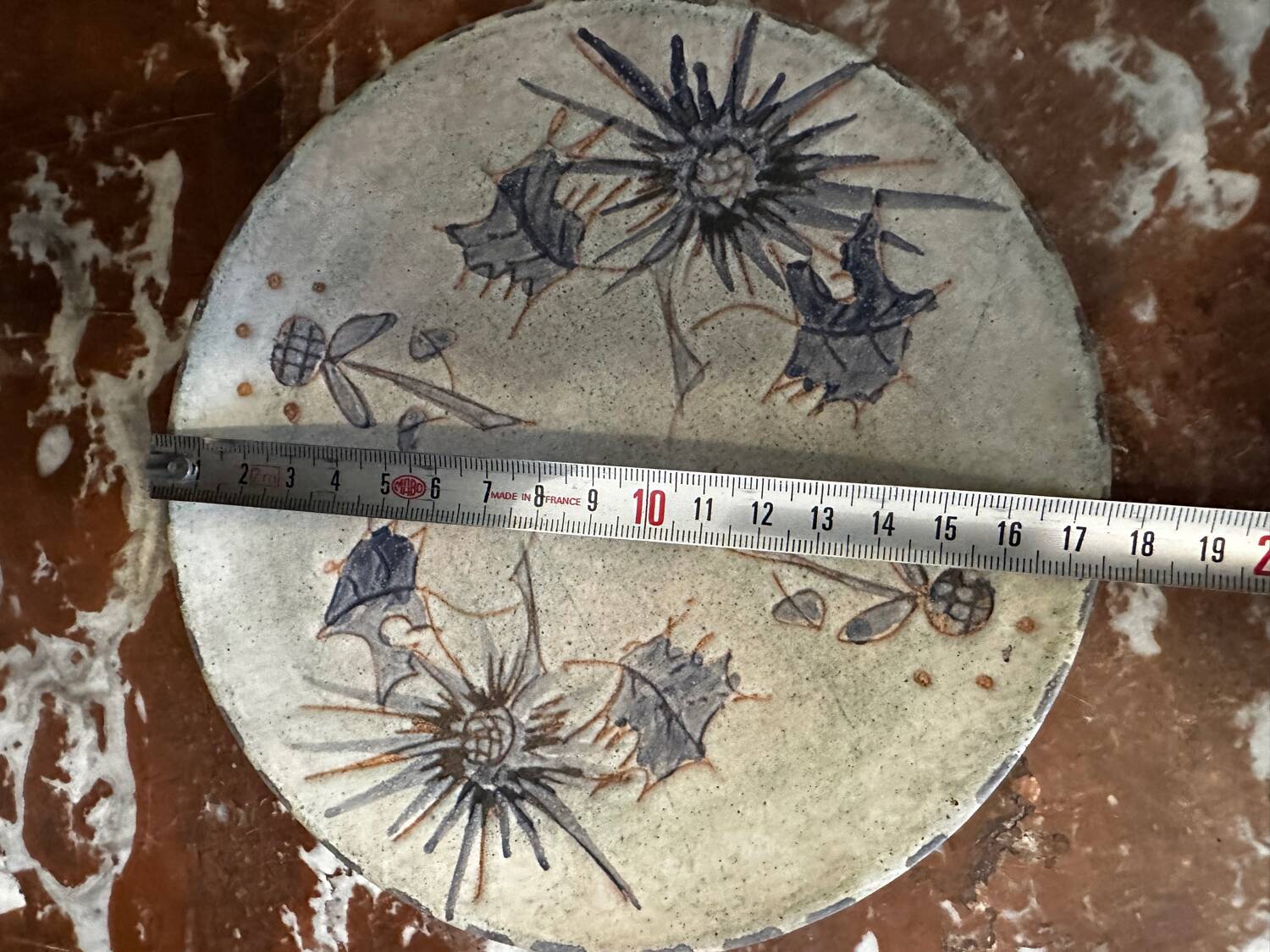 Ceramic plate signed by Marie-Madeleine Jolly – thistle decoration – year