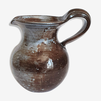 Ceramic pitcher by Dominik Mornac