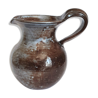 Ceramic pitcher by Dominik Mornac